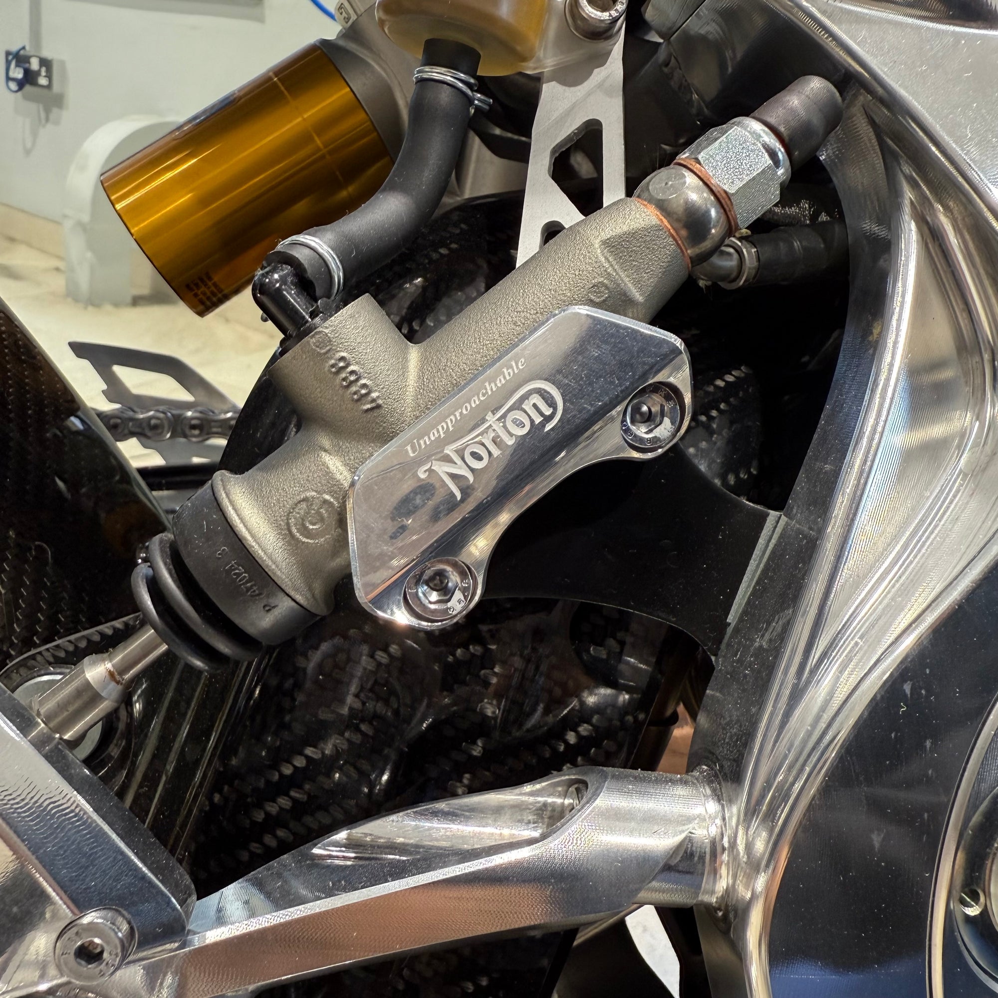 2025 Norton V4CR Carbon - Carbon Fibre / Black