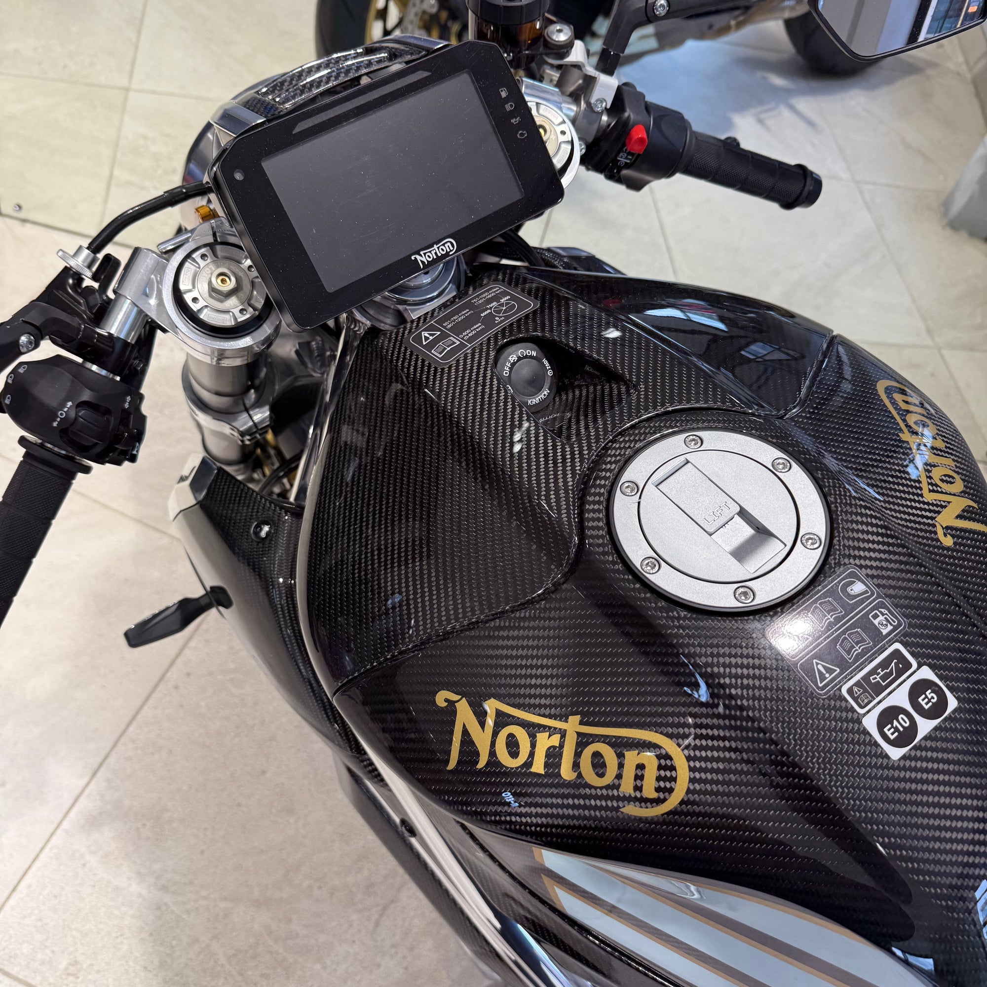 2025 Norton V4CR Carbon - Carbon Fibre / Black