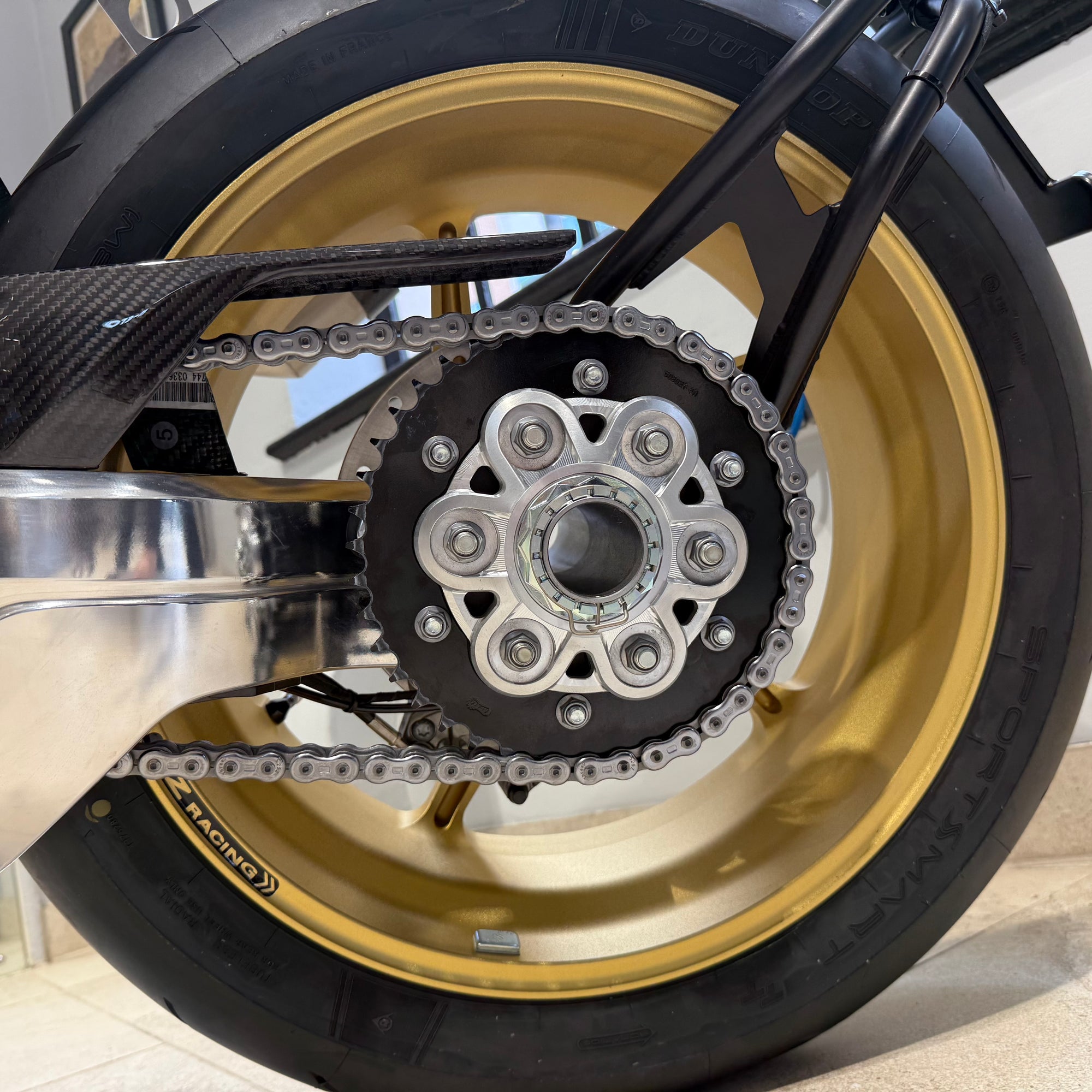 2025 Norton V4CR Carbon - Carbon Fibre / Black