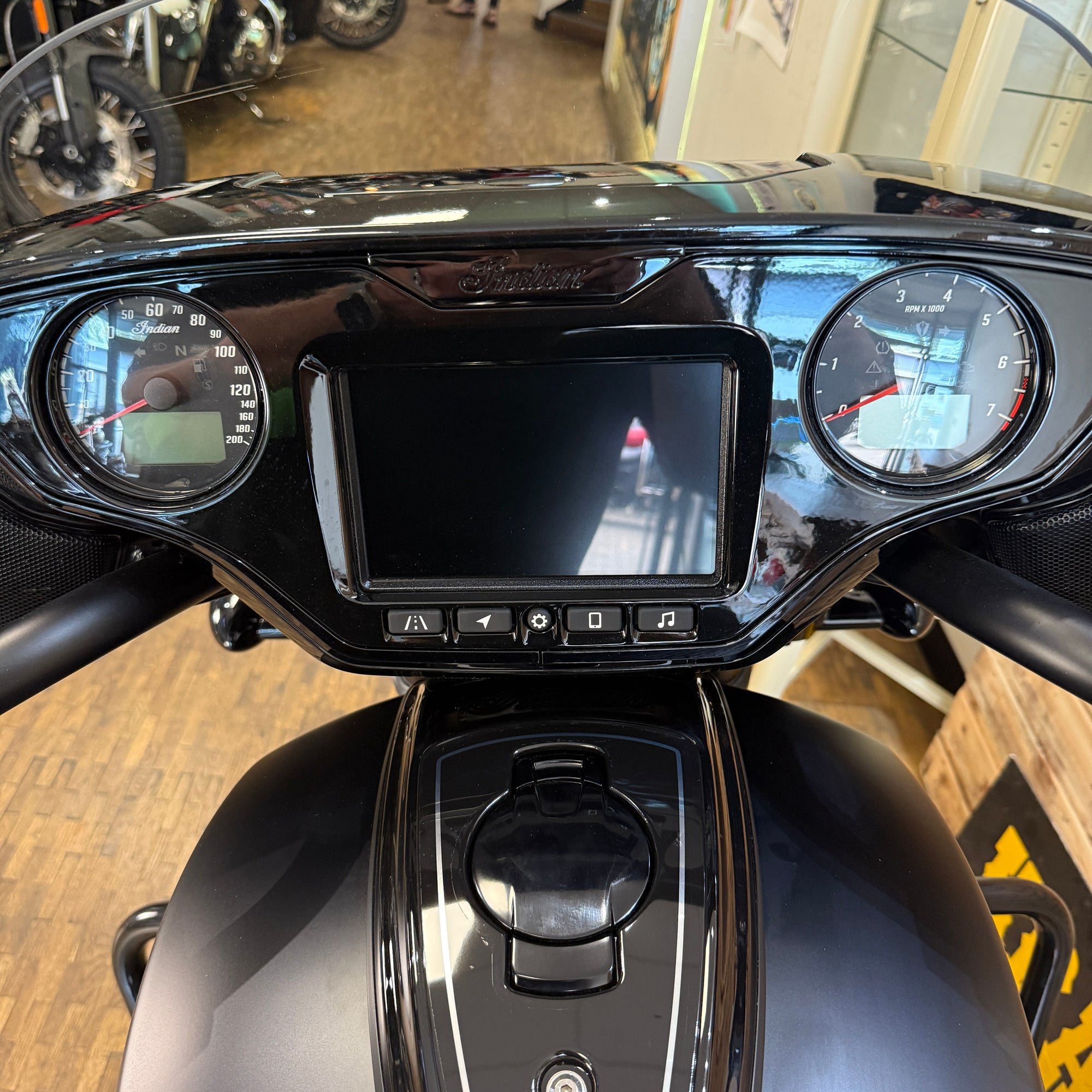 INDIAN CHIEFTAIN DARK HORSE 112 Power Plus - Black smoke