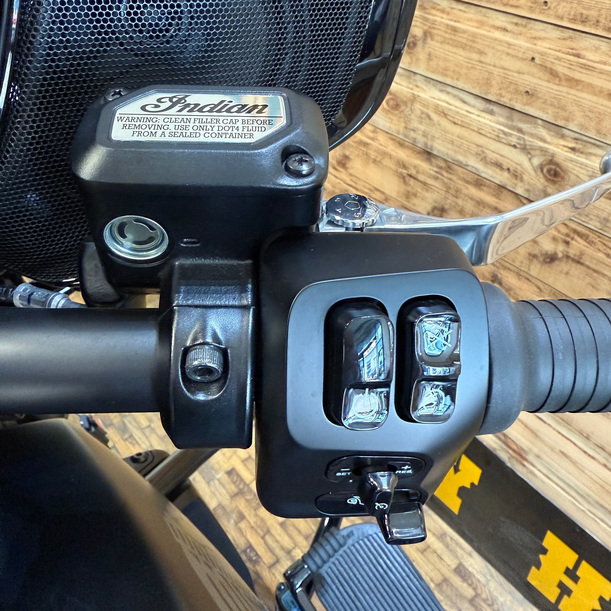 INDIAN CHIEFTAIN DARK HORSE 112 Power Plus - Black smoke