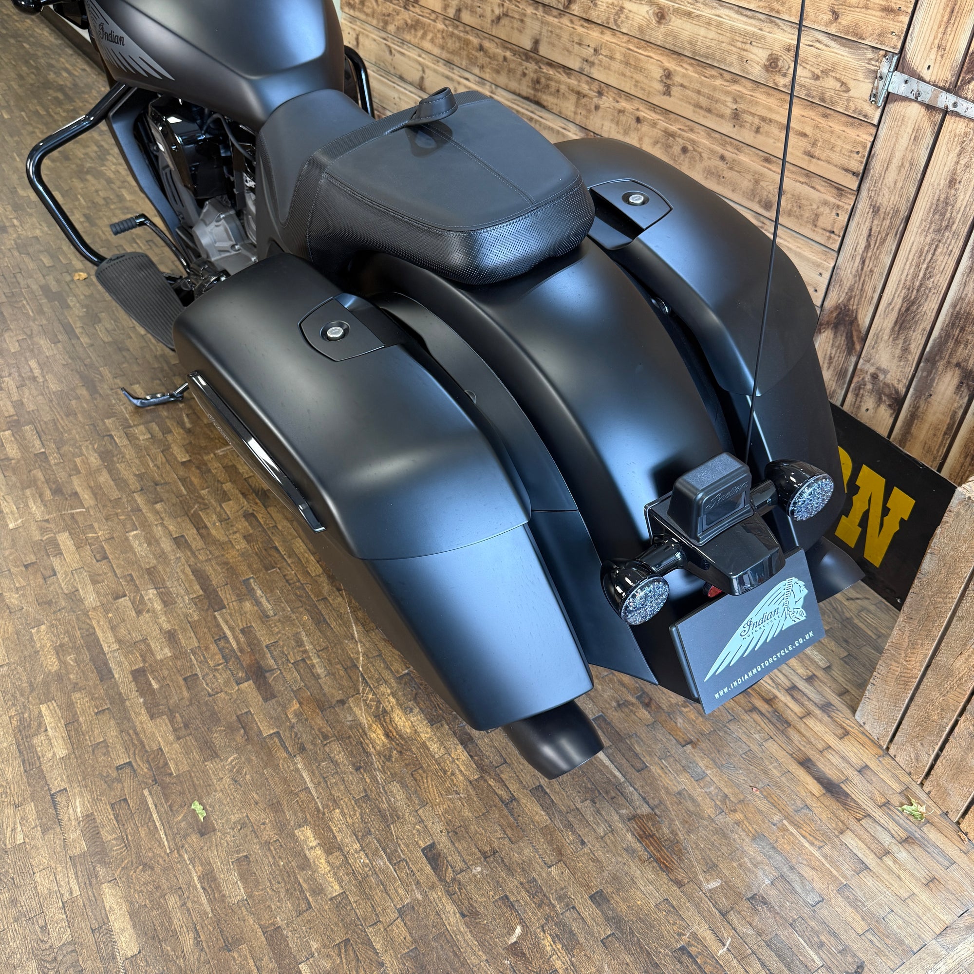 INDIAN CHIEFTAIN DARK HORSE 112 Power Plus - Black smoke