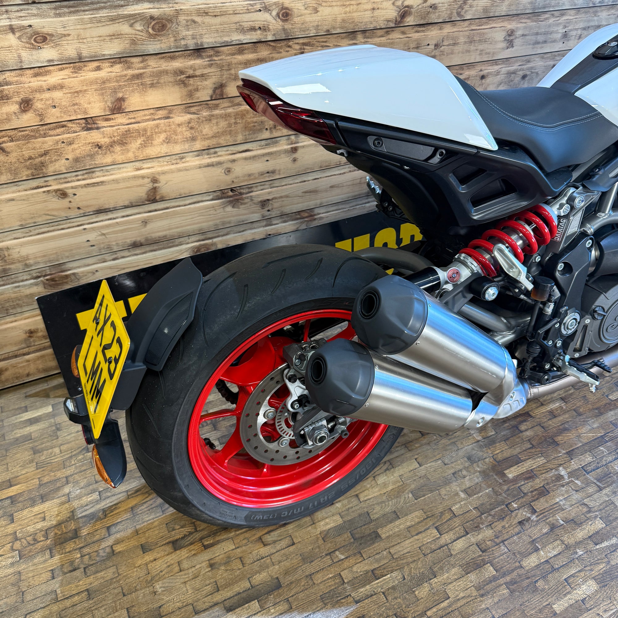 INDIAN FTR SPORT - White lightening/Indy red - Preloved