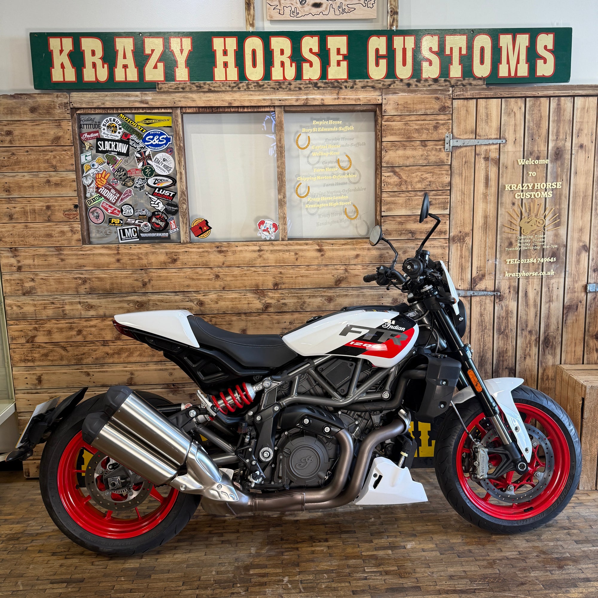 INDIAN FTR SPORT - White lightening/Indy red - Preloved