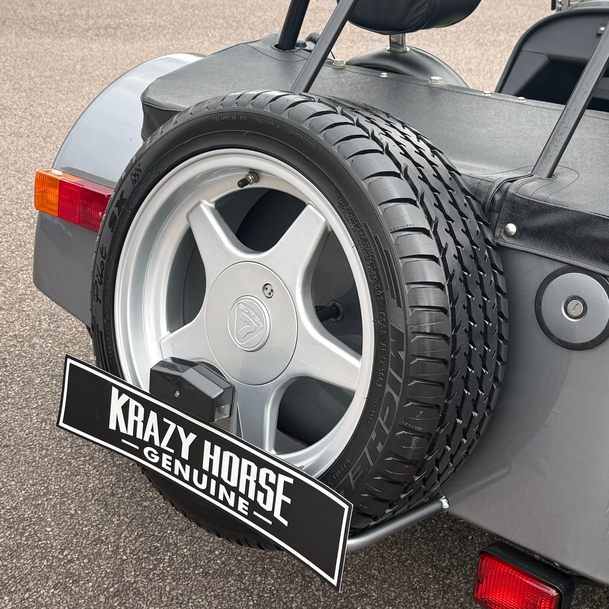 96/P CATERHAM HPC 2.0 VX - BMW ARCTIC GREY METALLIC WITH BLACK LEATHER