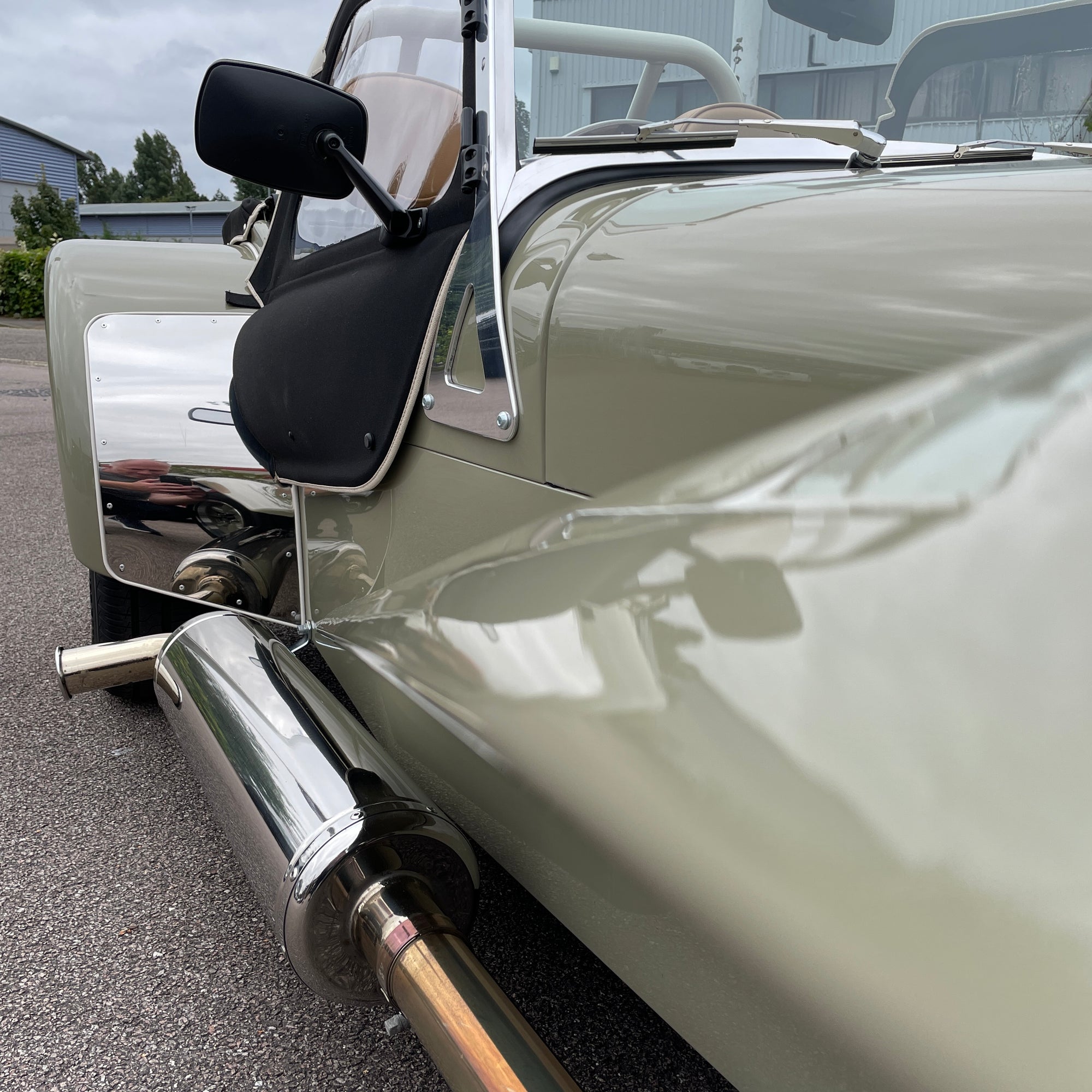 21/21 CATERHAM SUPER SEVEN 1600 STANDARD CHASSIS - SAXONY GREY & OXFORD WHITE WITH BISCUIT MUIRHEAD LEATHER