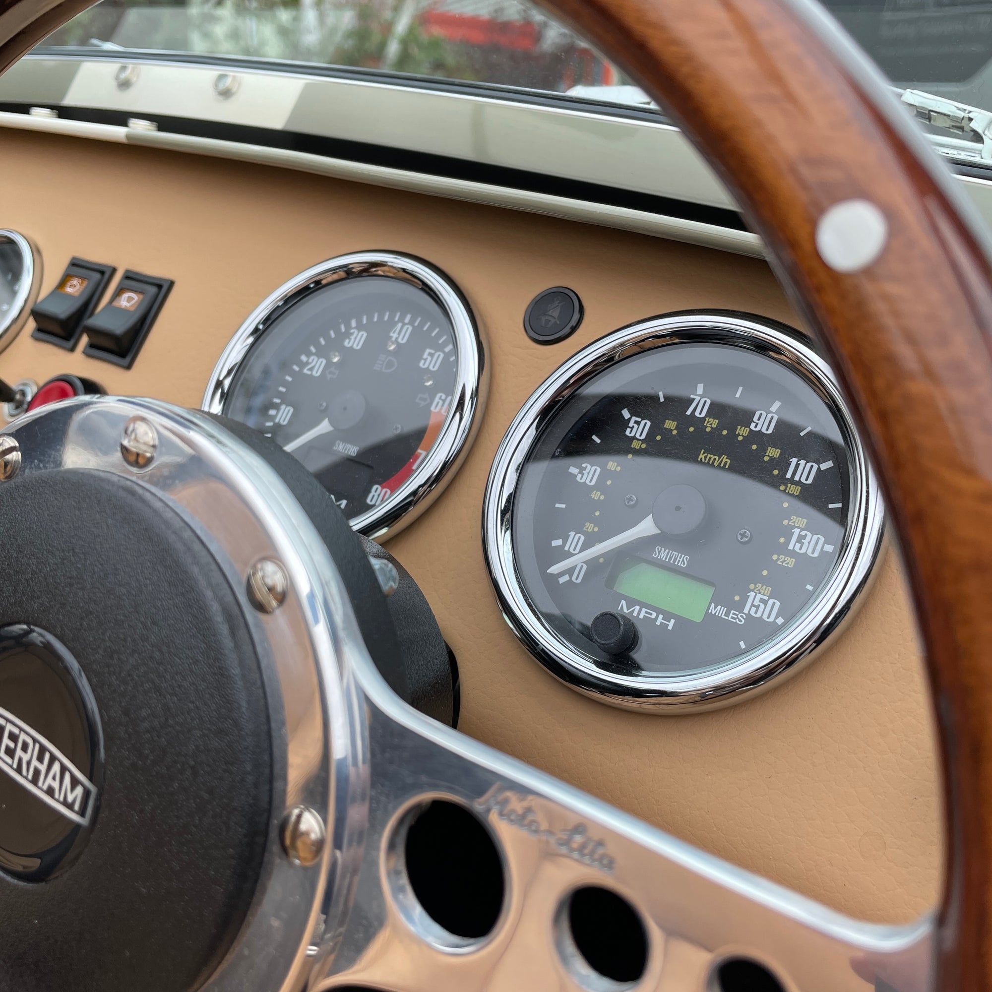 21/21 CATERHAM SUPER SEVEN 1600 STANDARD CHASSIS - SAXONY GREY & OXFORD WHITE WITH BISCUIT MUIRHEAD LEATHER