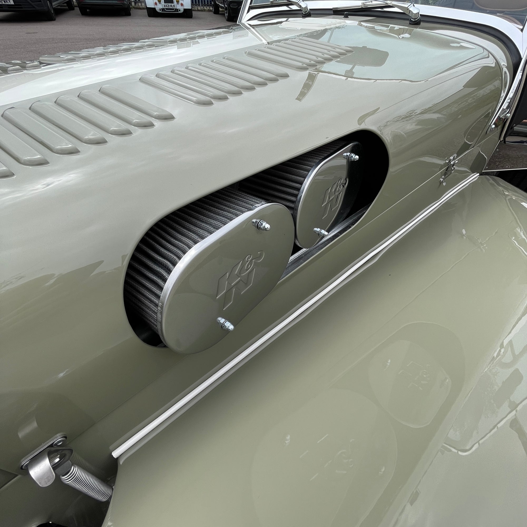 21/21 CATERHAM SUPER SEVEN 1600 STANDARD CHASSIS - SAXONY GREY & OXFORD WHITE WITH BISCUIT MUIRHEAD LEATHER