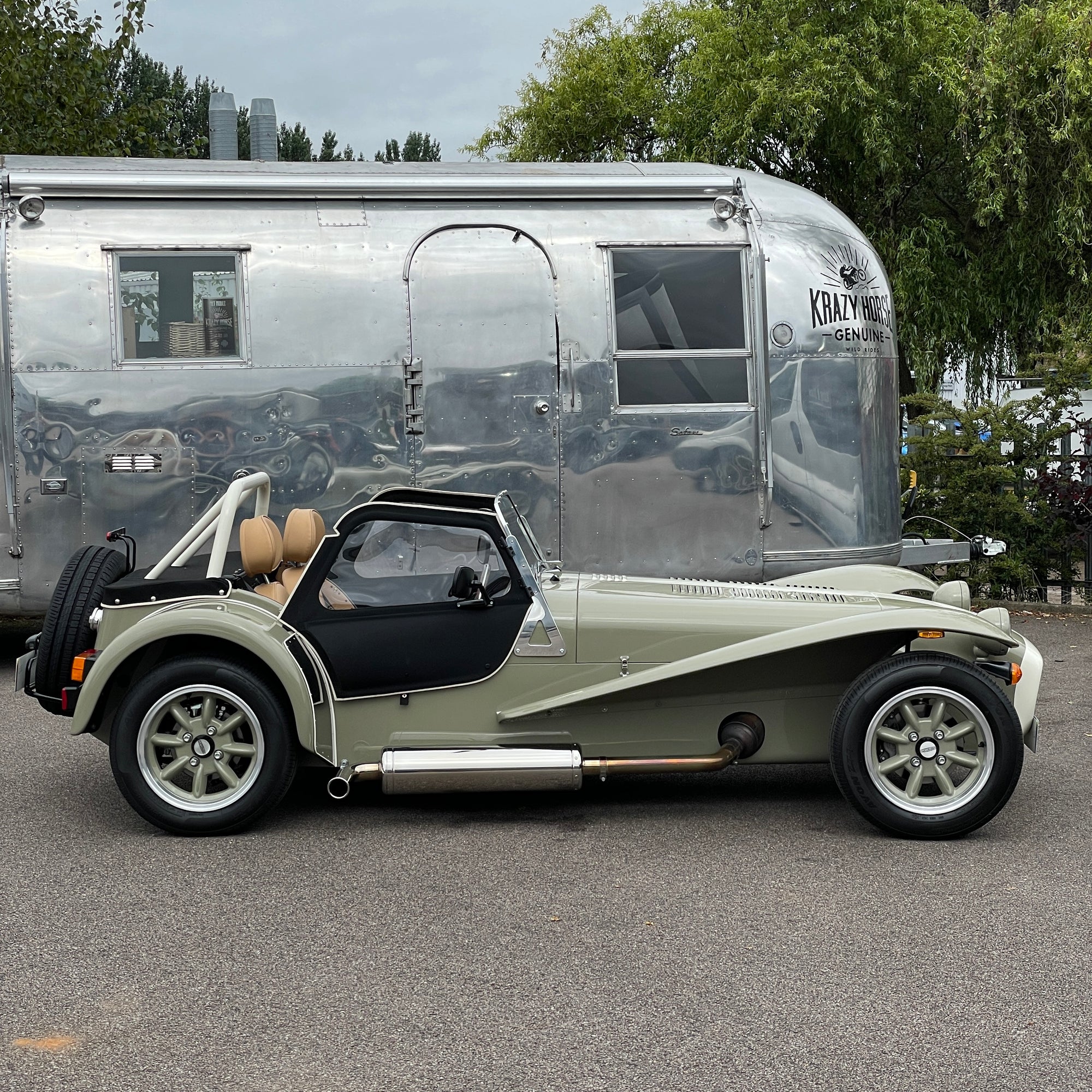 21/21 CATERHAM SUPER SEVEN 1600 STANDARD CHASSIS - SAXONY GREY & OXFORD WHITE WITH BISCUIT MUIRHEAD LEATHER