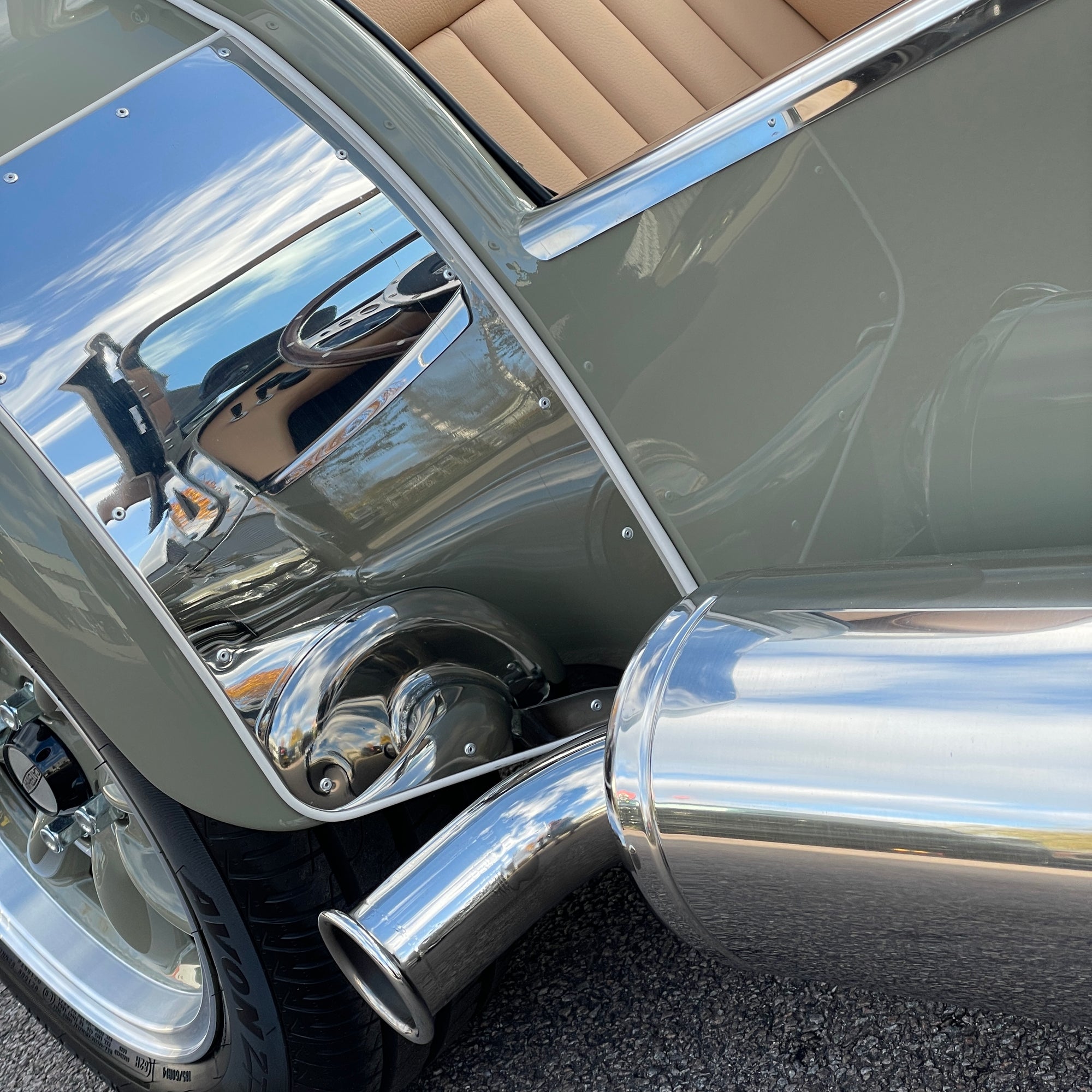 CATERHAM SUPER SEVEN 2000 STANDARD CHASSIS - SAXONY GREY & OXFORD WHITE WITH BISCUIT MUIRHEAD LEATHER