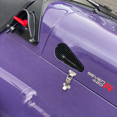 BRAND NEW UNREGISTERED CATERHAM SEVEN 420R - ULTRAVIOLET WITH BLACK