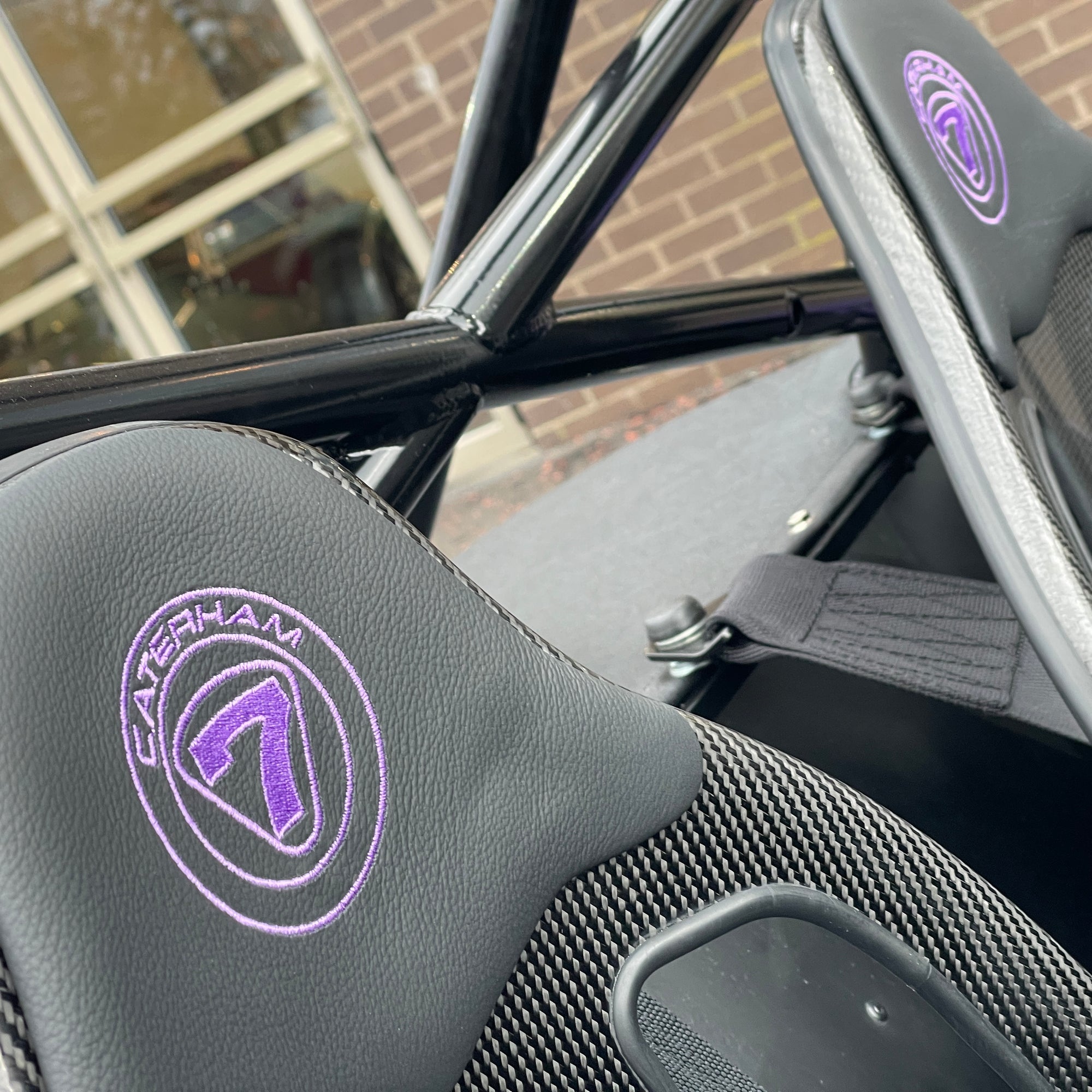BRAND NEW UNREGISTERED CATERHAM SEVEN 420R - ULTRAVIOLET WITH BLACK