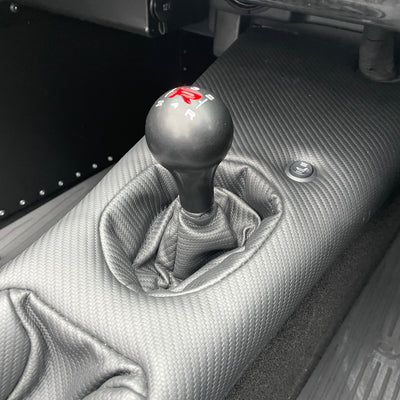 BRAND NEW UNREGISTERED CATERHAM SEVEN 420R - ULTRAVIOLET WITH BLACK