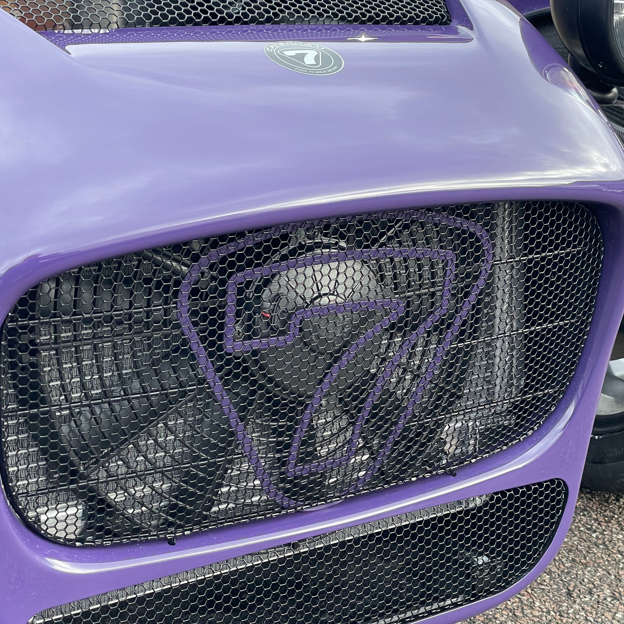 BRAND NEW UNREGISTERED CATERHAM SEVEN 420R - ULTRAVIOLET WITH BLACK