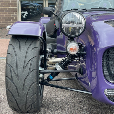 BRAND NEW UNREGISTERED CATERHAM SEVEN 420R - ULTRAVIOLET WITH BLACK