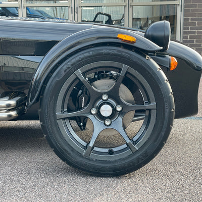 BRAND NEW UNREGISTERED CATERHAM SEVEN 420R - GRAVITY BLACK WITH BLACK