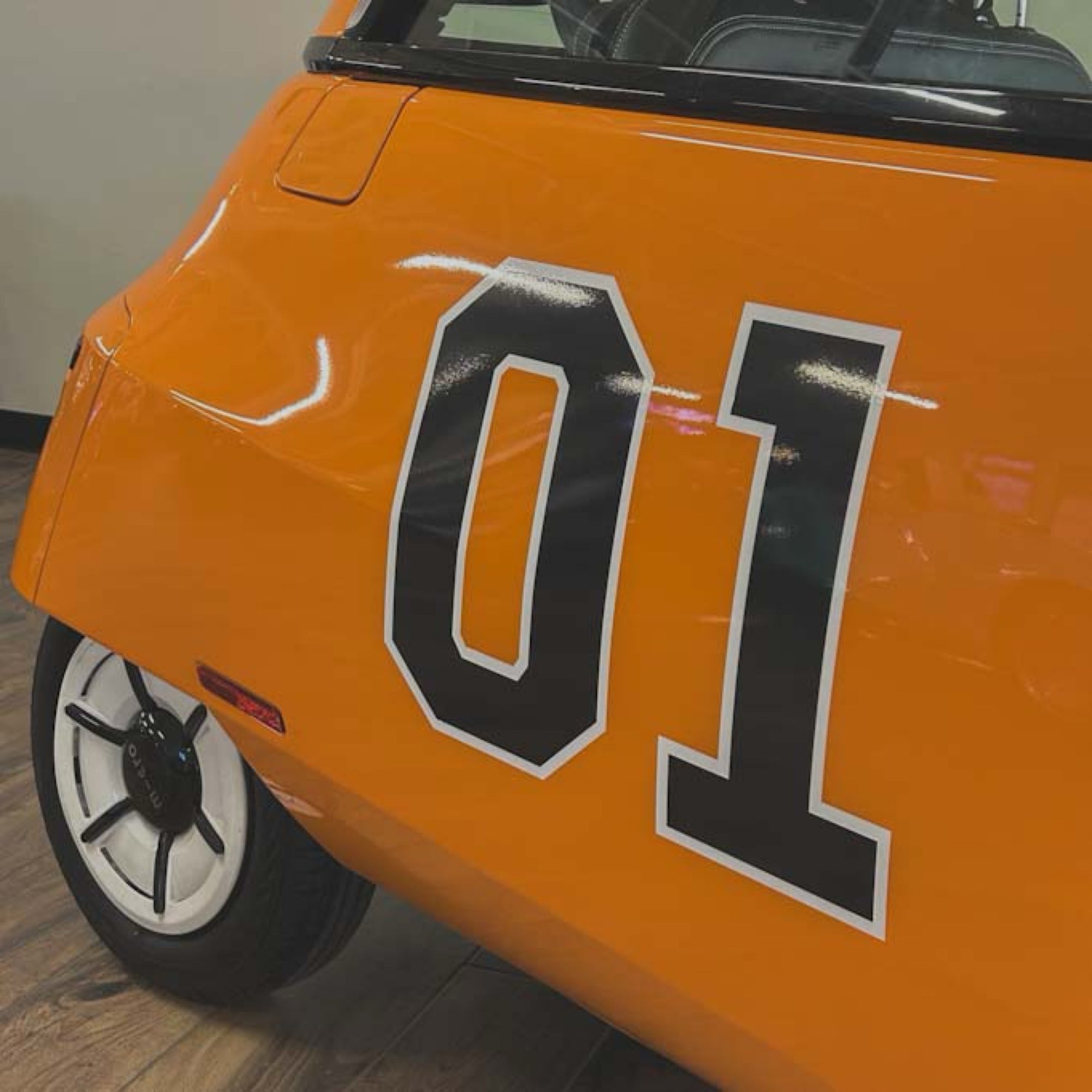 Microlino - Bespoke Icons Range "General Pea"