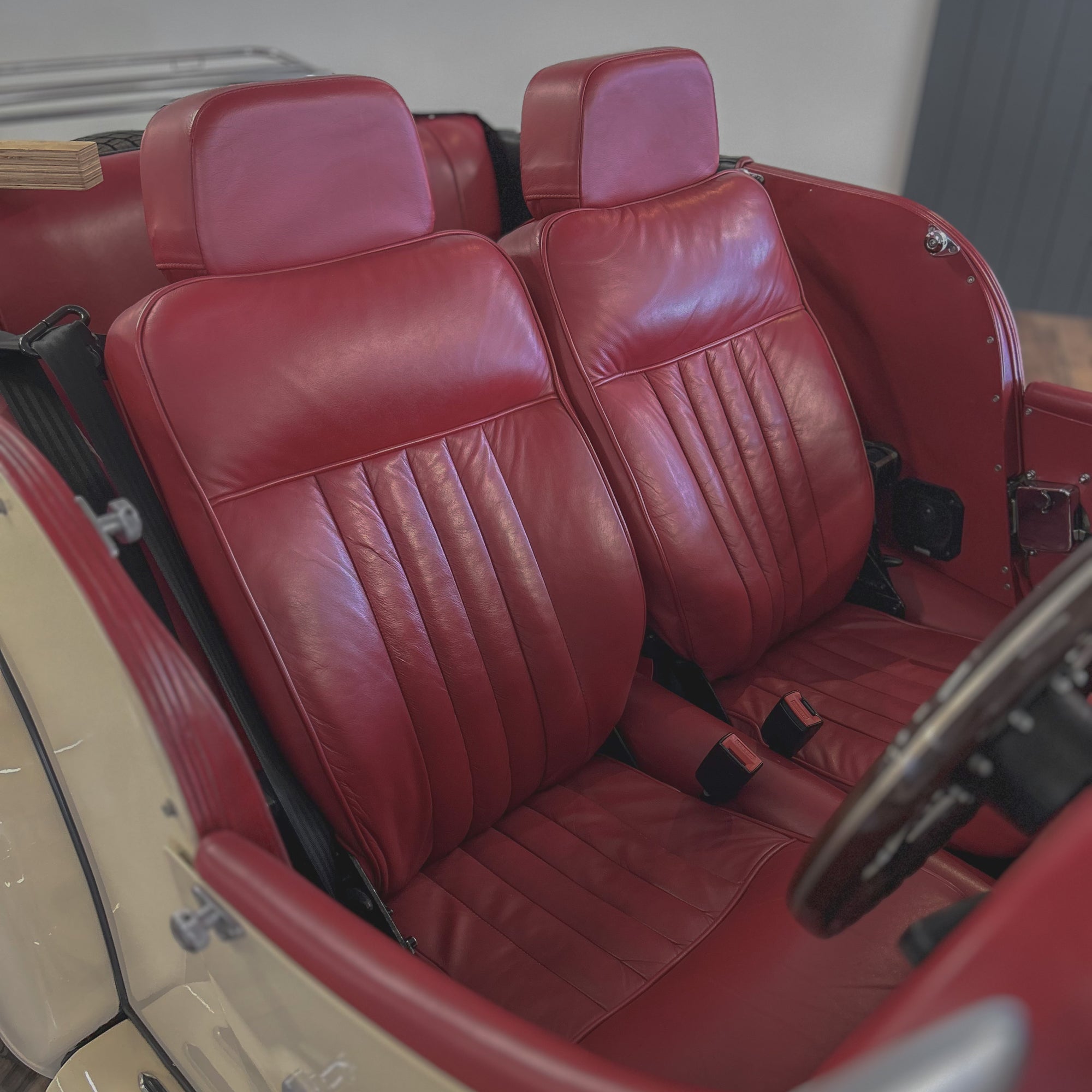 Morgan 4/4 4 seater - Royal Ivory