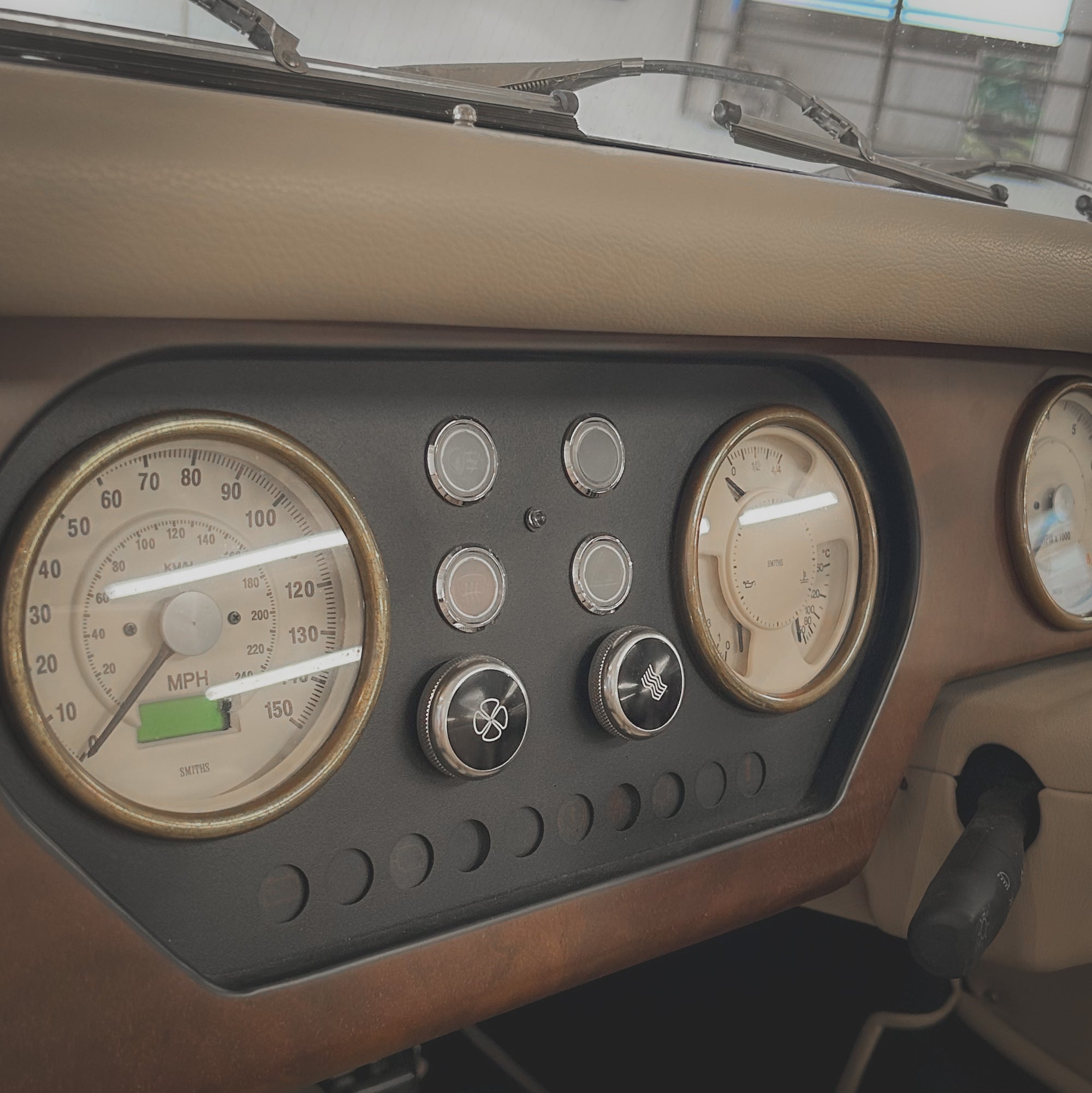 Morgan 4/4 80th Anniversary - 80th Anniversary Saxe Blue