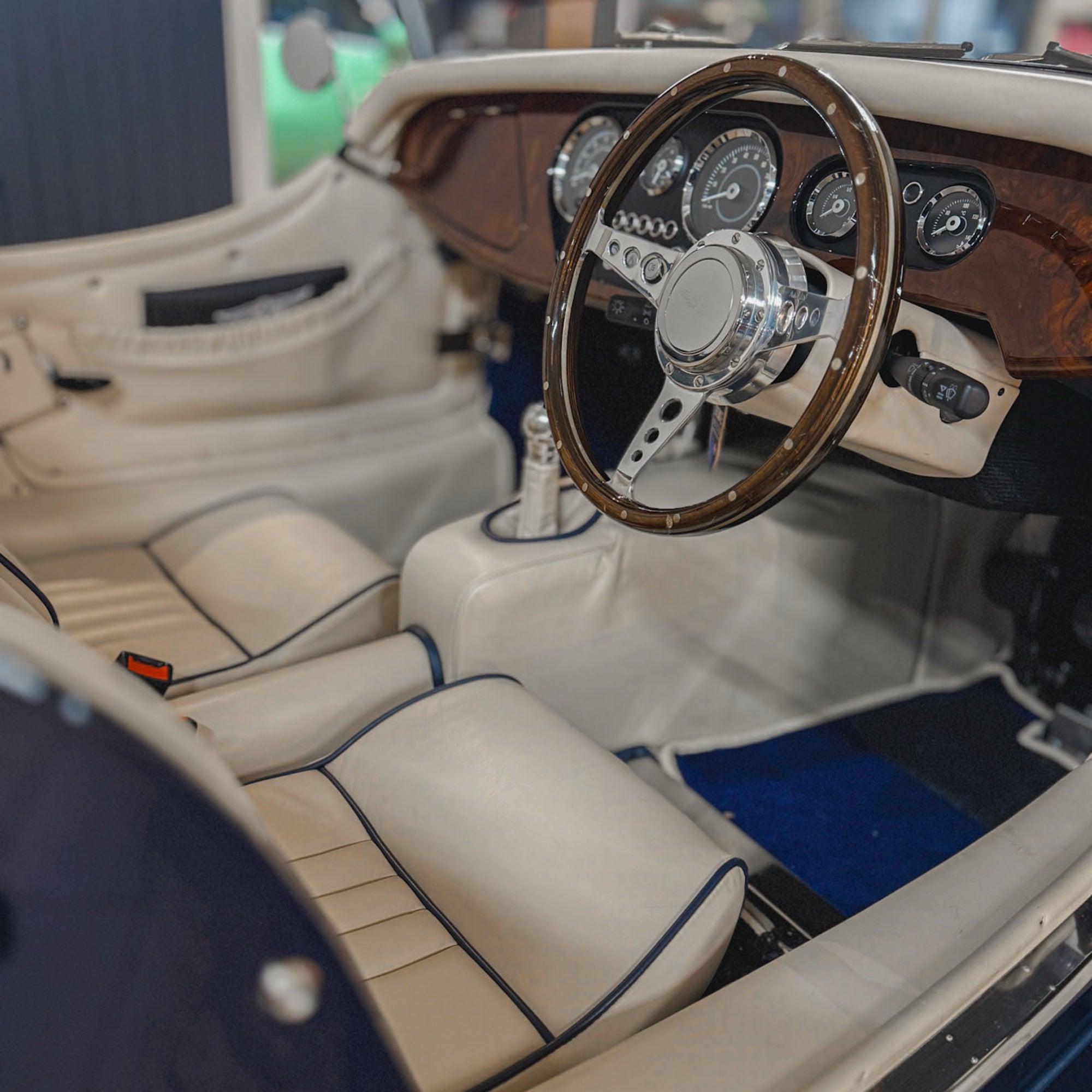 SOLD - Morgan Plus 4 Ford 2.0 duratech - Ferrari Midnight Blue