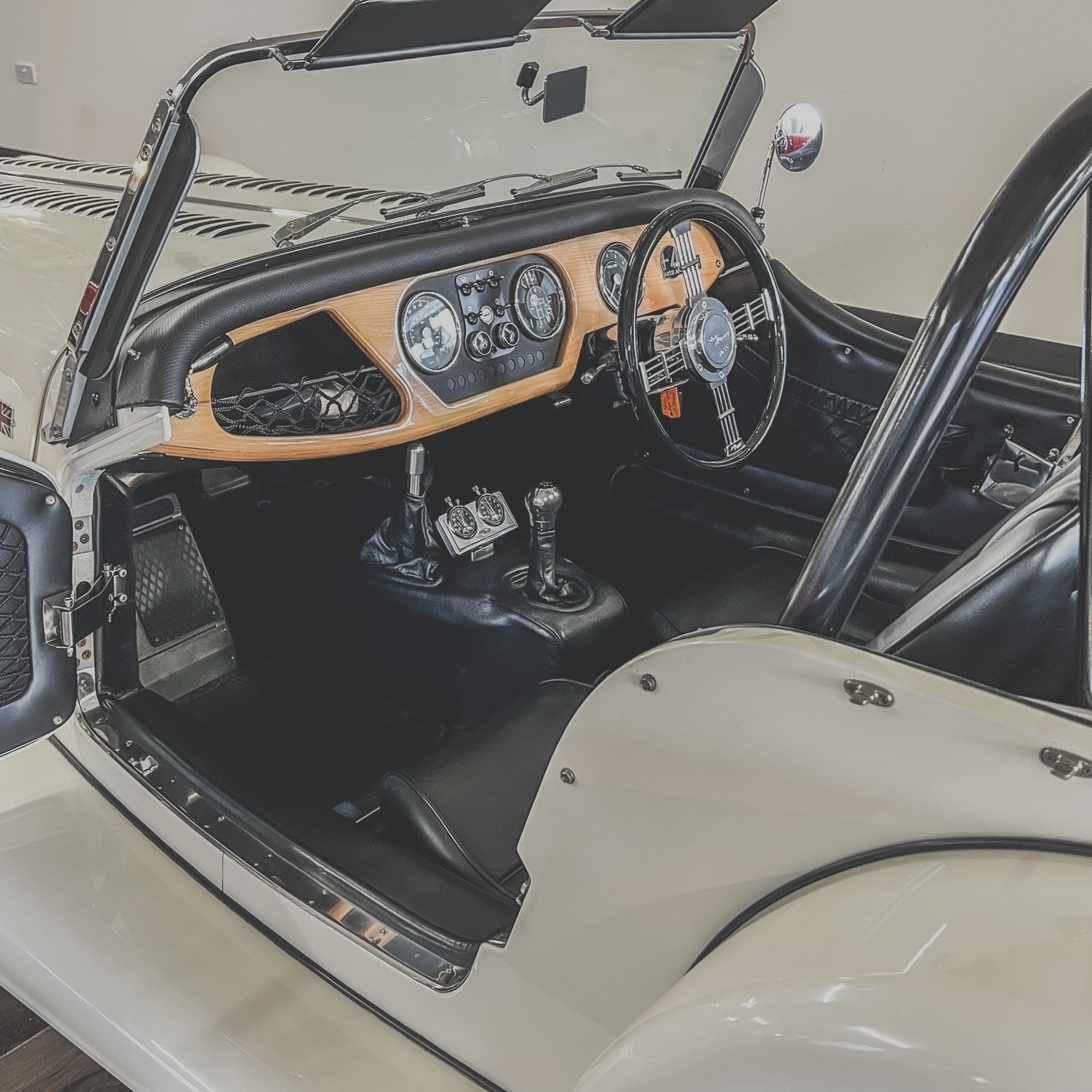 Morgan Plus 4 Super Sport No. 55 of 62 - Morgan old English white Interior