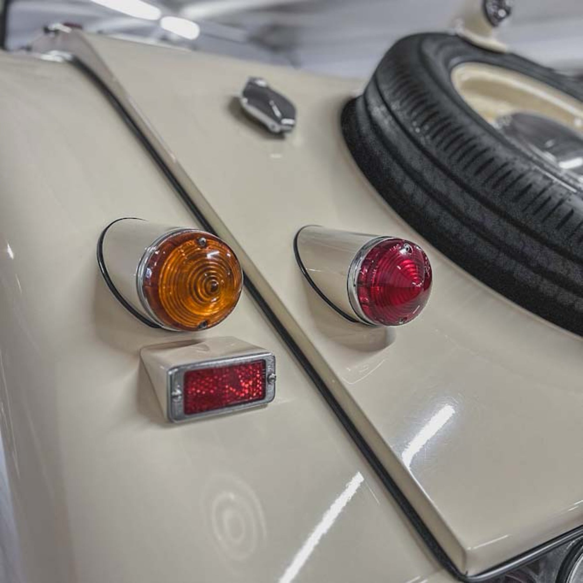 Morgan Plus 8 - Old English White