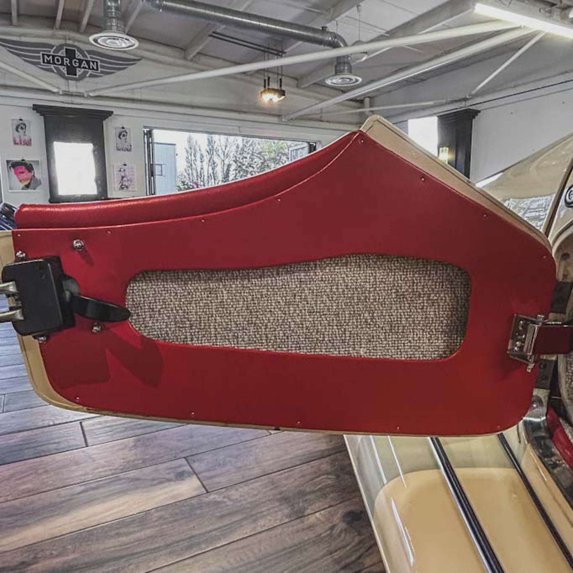 Morgan Plus 8 - Old English White