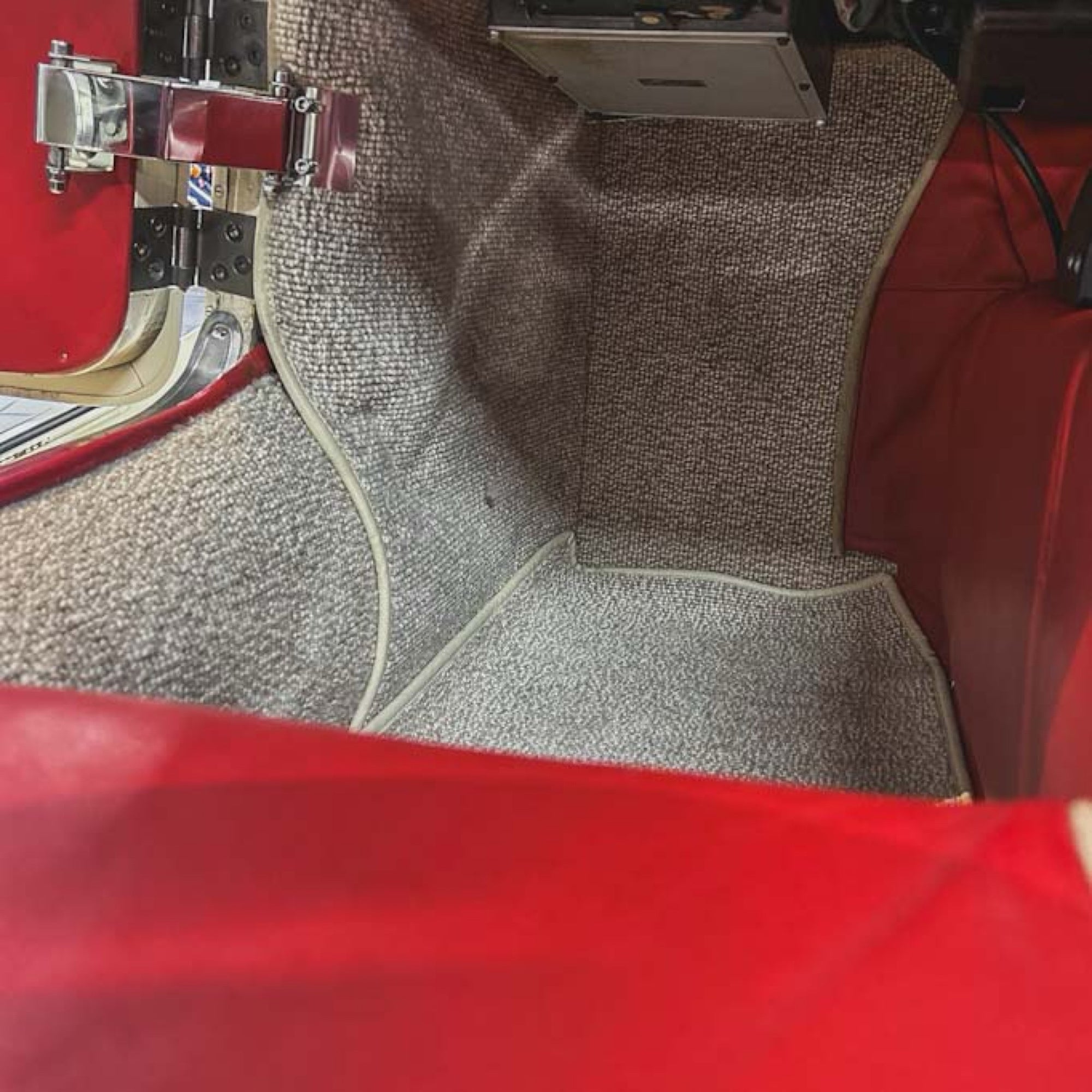 Morgan Plus 8 - Old English White