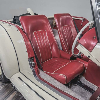 Morgan Plus 8 - Old English White