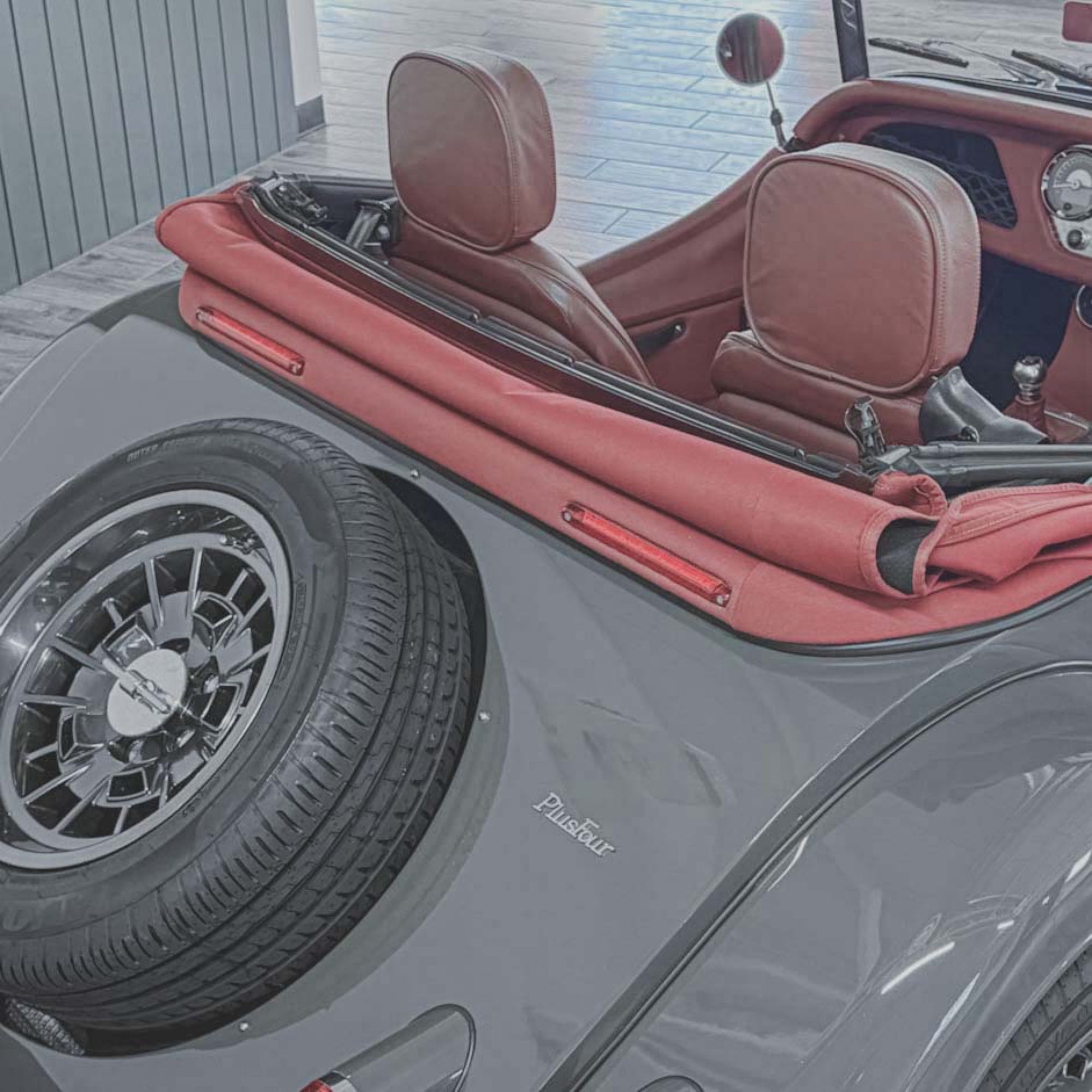 Morgan Plus Four Man - Vintage Dark Grey