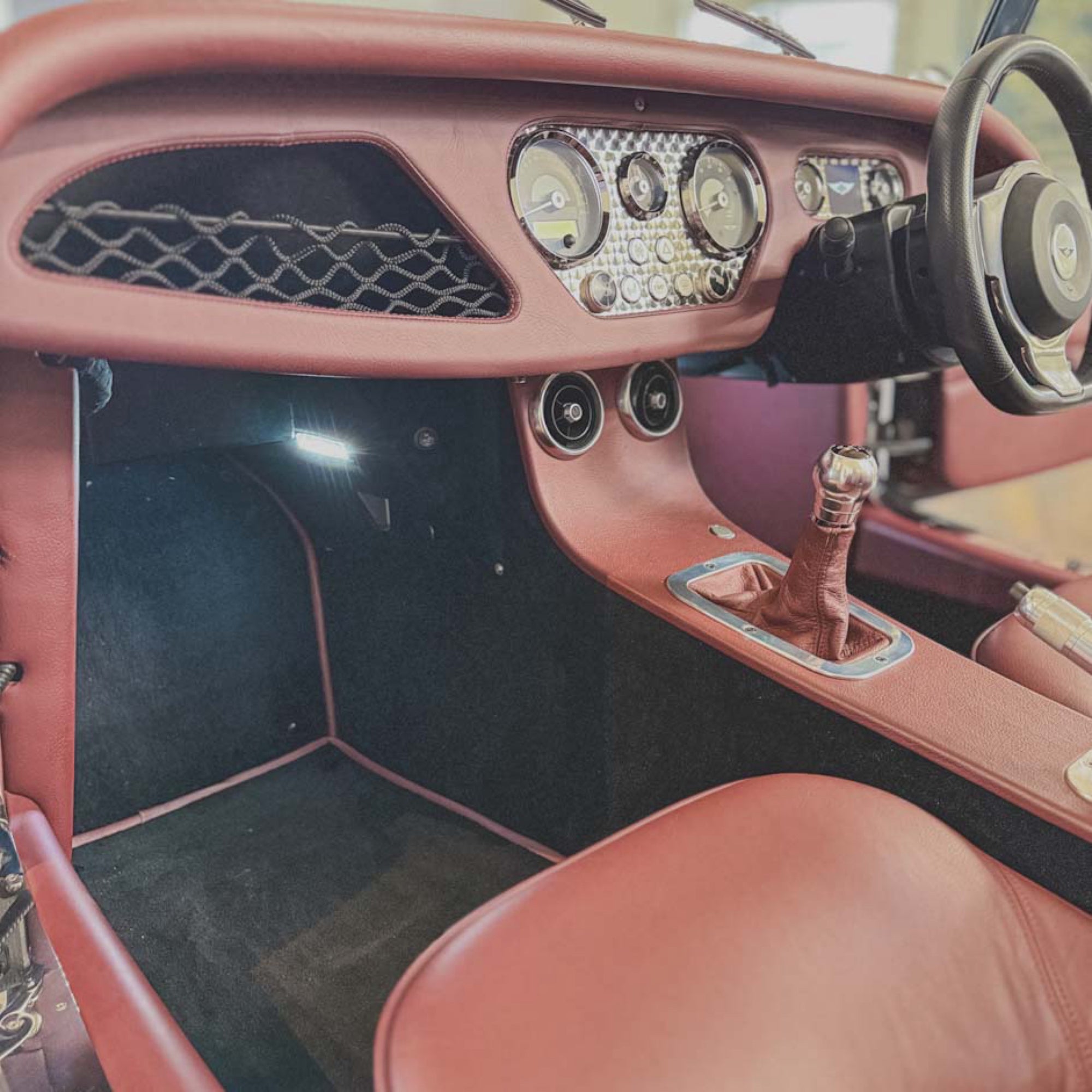 Morgan Plus Four Man - Vintage Dark Grey