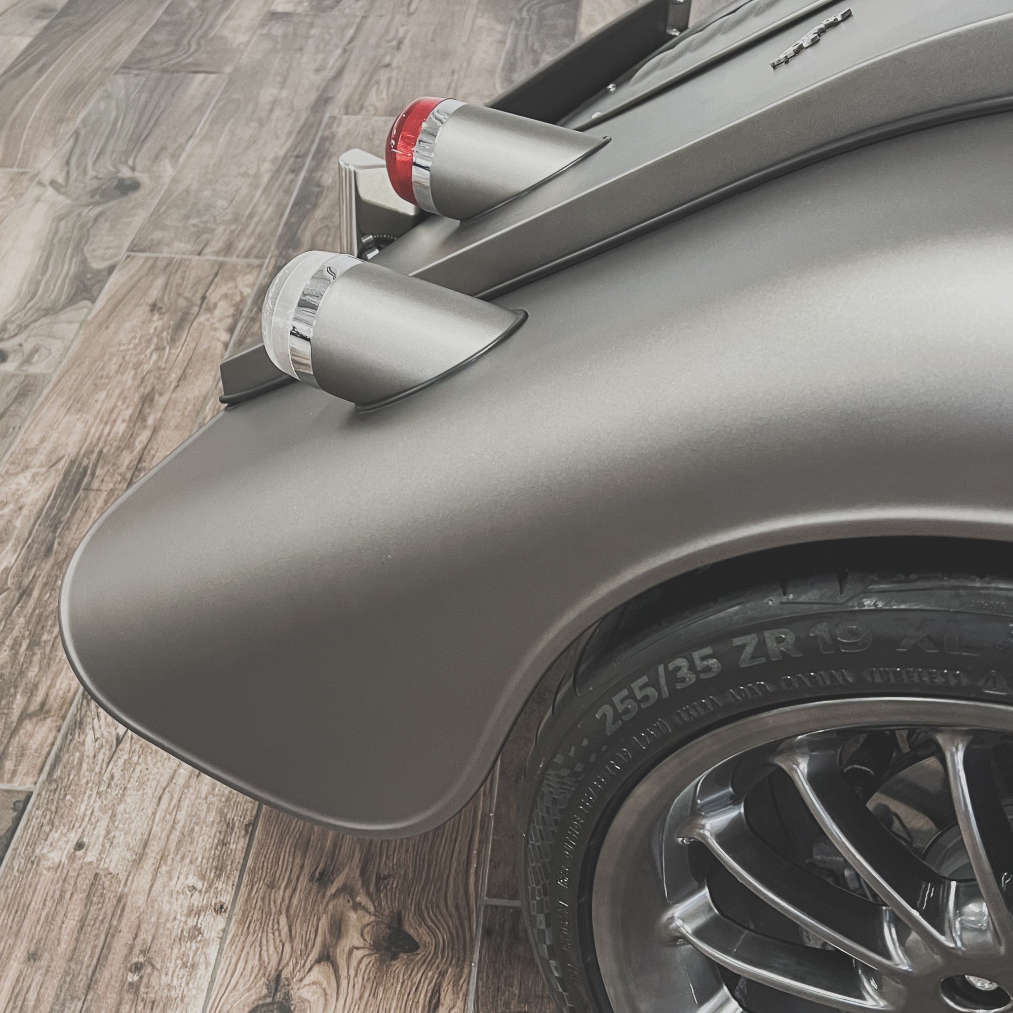 Morgan Plus Six - Shark Skin Satin Met