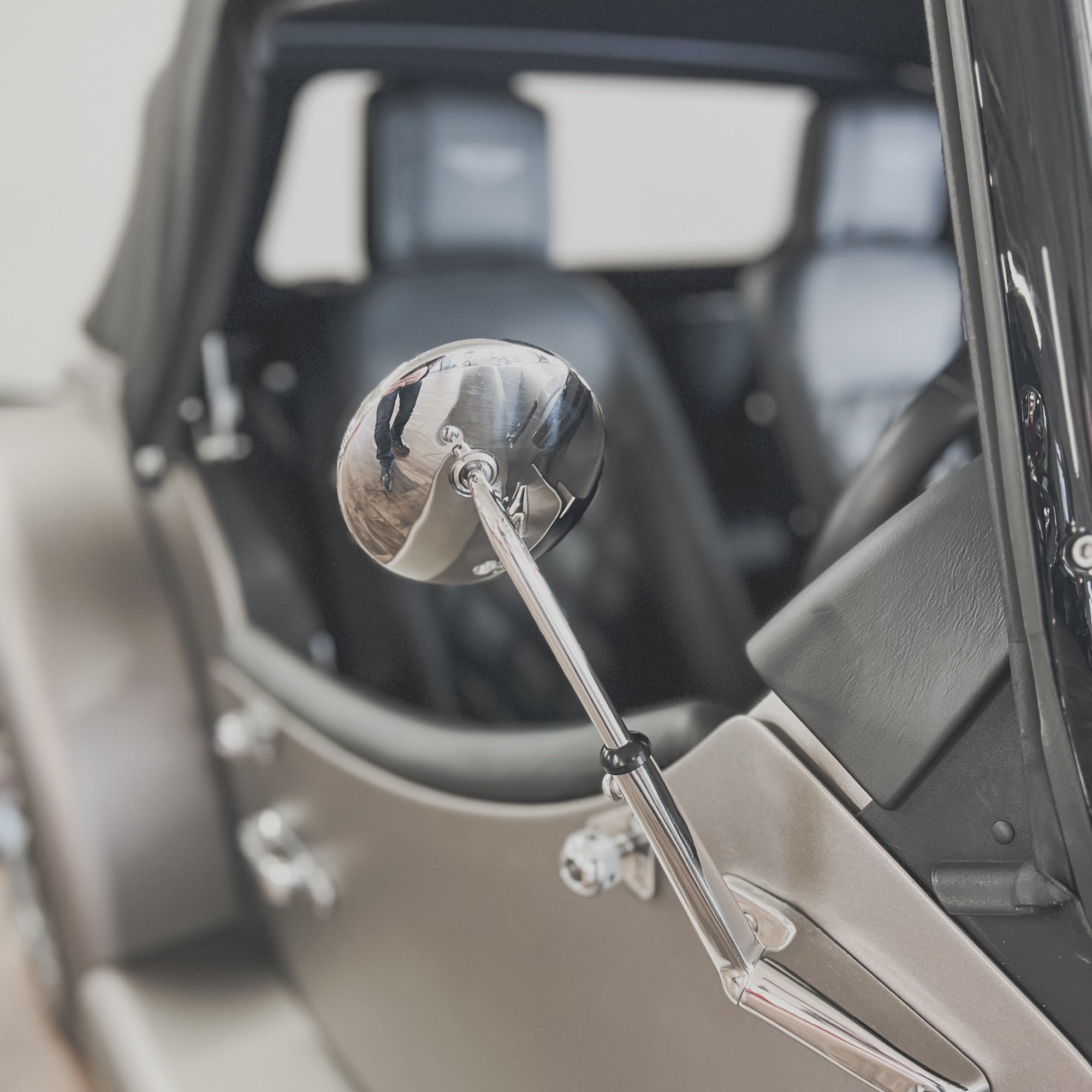 Morgan Plus Six - Shark Skin Satin Met