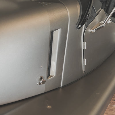 Morgan Plus Six - Shark Skin Satin Met