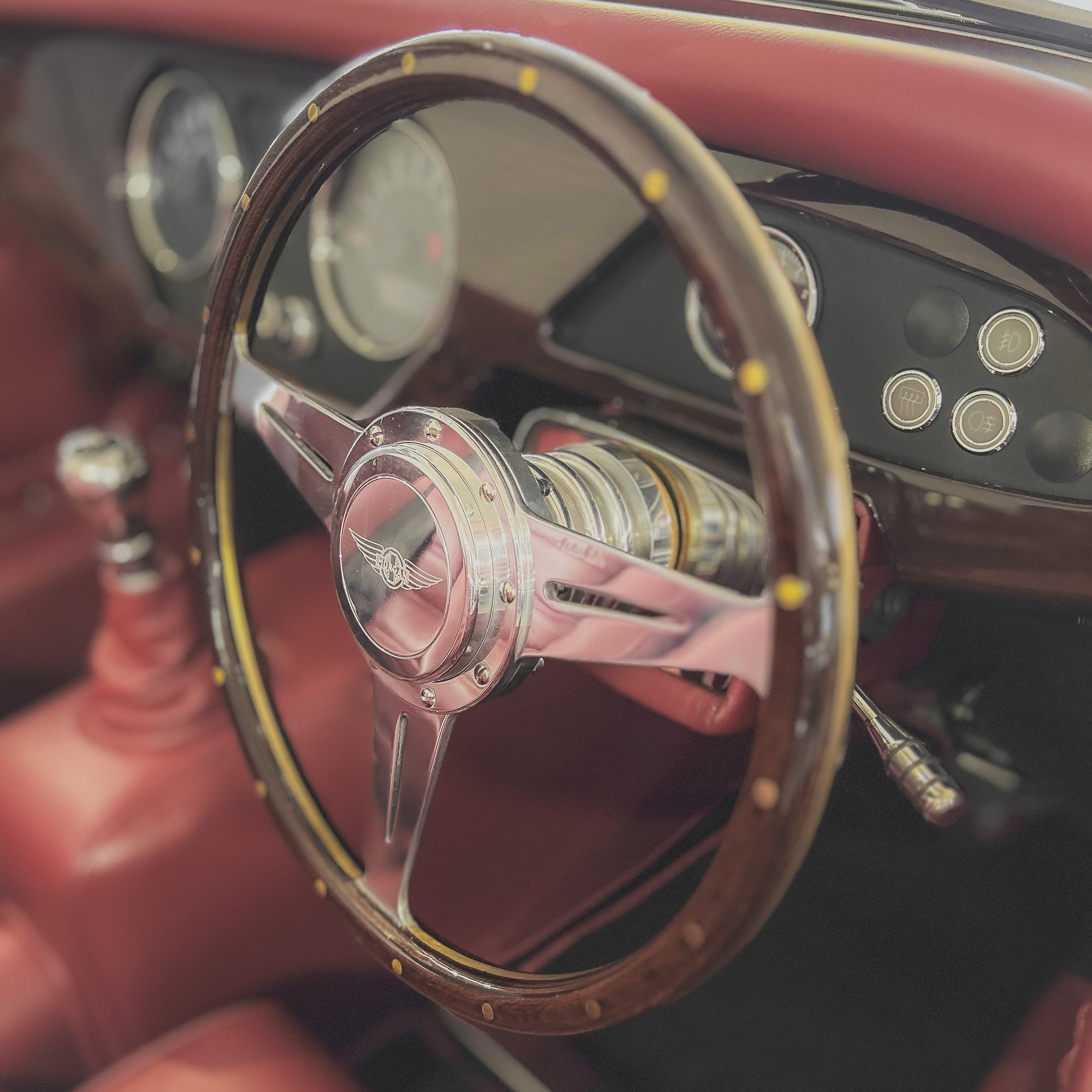 Morgan Roadster 3.7 V6 110 Edition - Hand polished Aluminium body