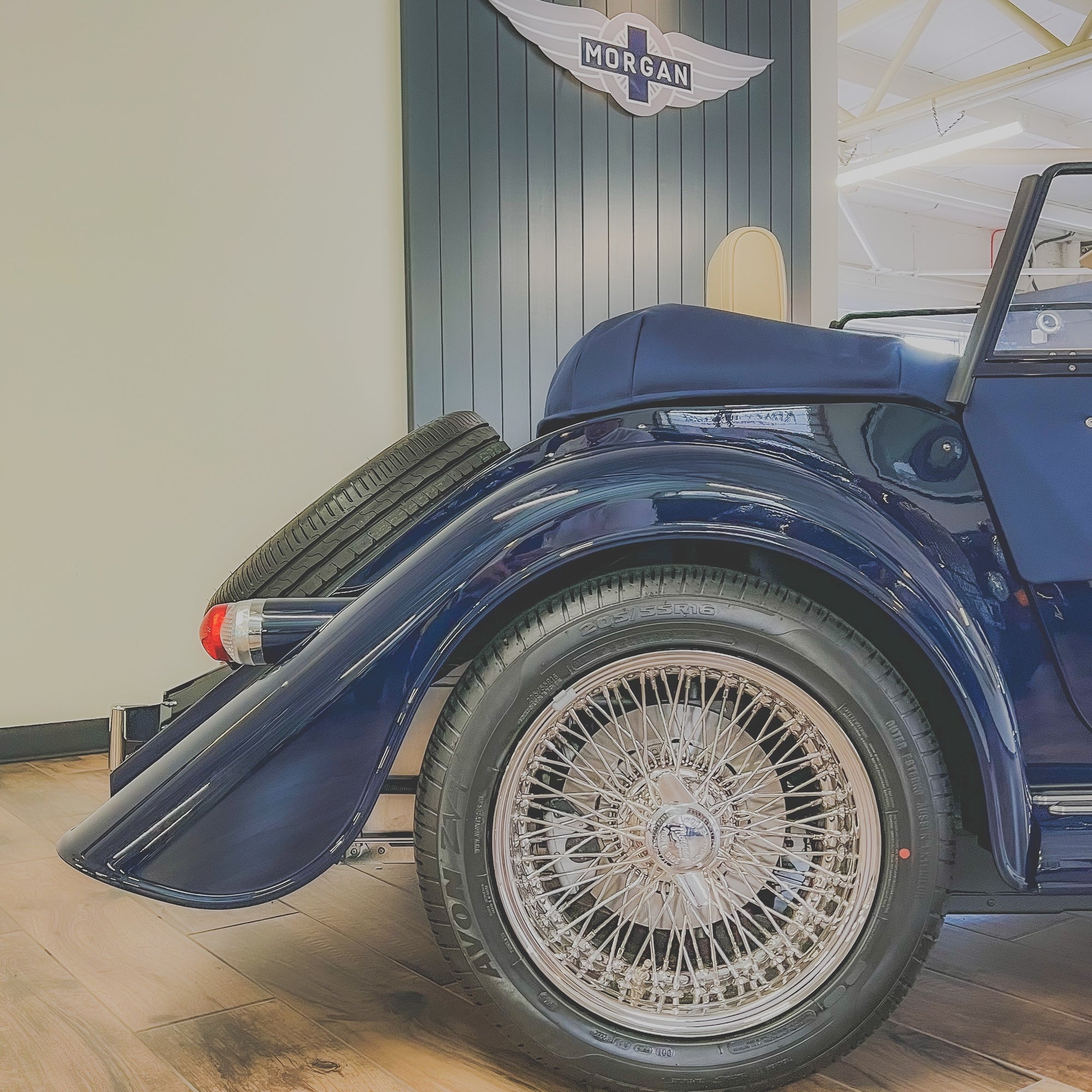 Morgan 23 Plus Four Auto - Classique Ferrari Blue