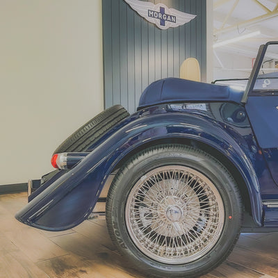 Morgan 23 Plus Four Auto - Classique Ferrari Blue