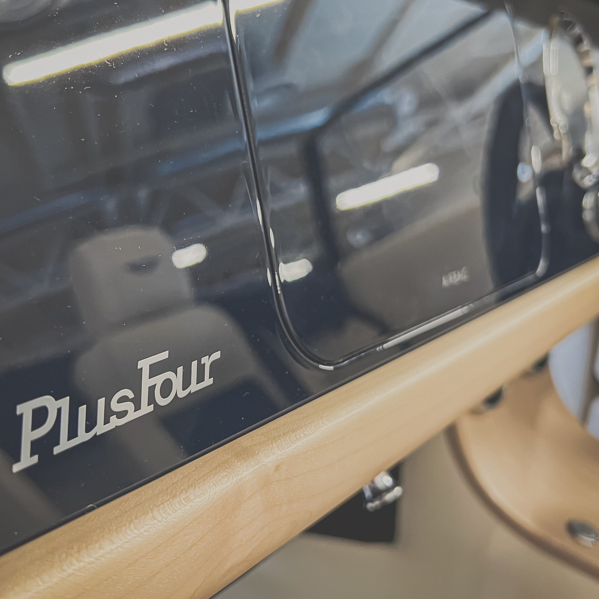 Morgan 23 Plus Four Auto - Classique Ferrari Blue