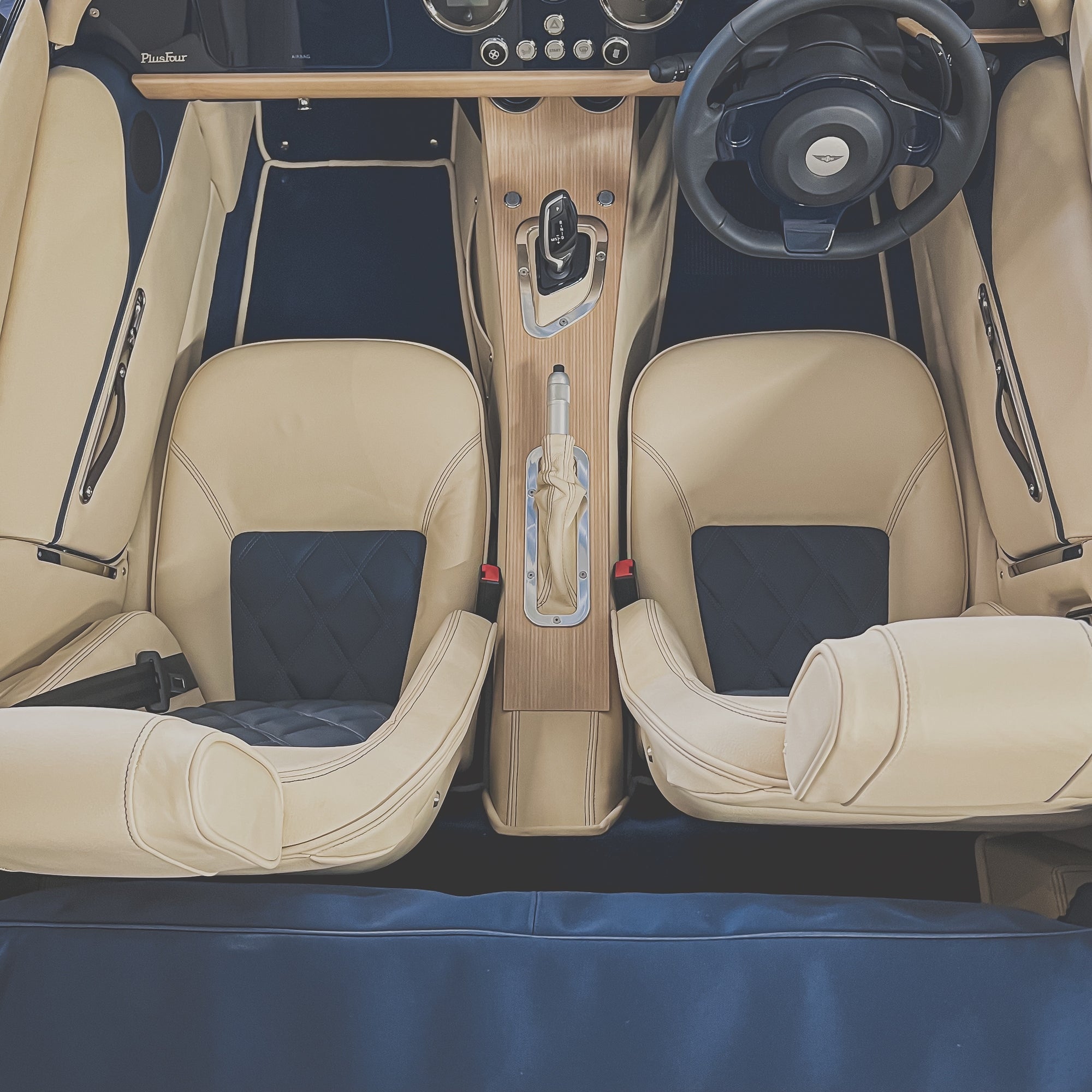 Morgan 23 Plus Four Auto - Classique Ferrari Blue