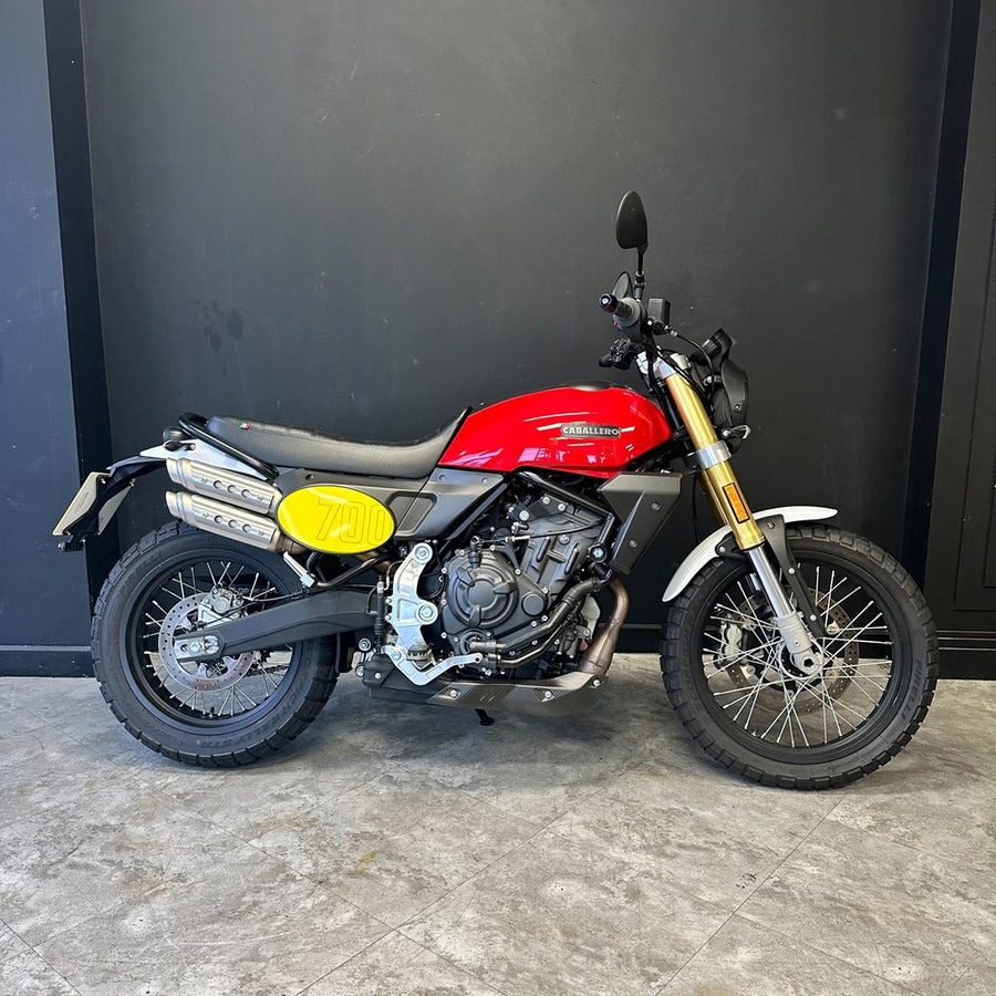 Fantic Caballero 700 - Pure Red - Preload