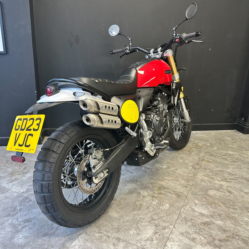 Fantic Caballero 700 - Pure Red - Preload