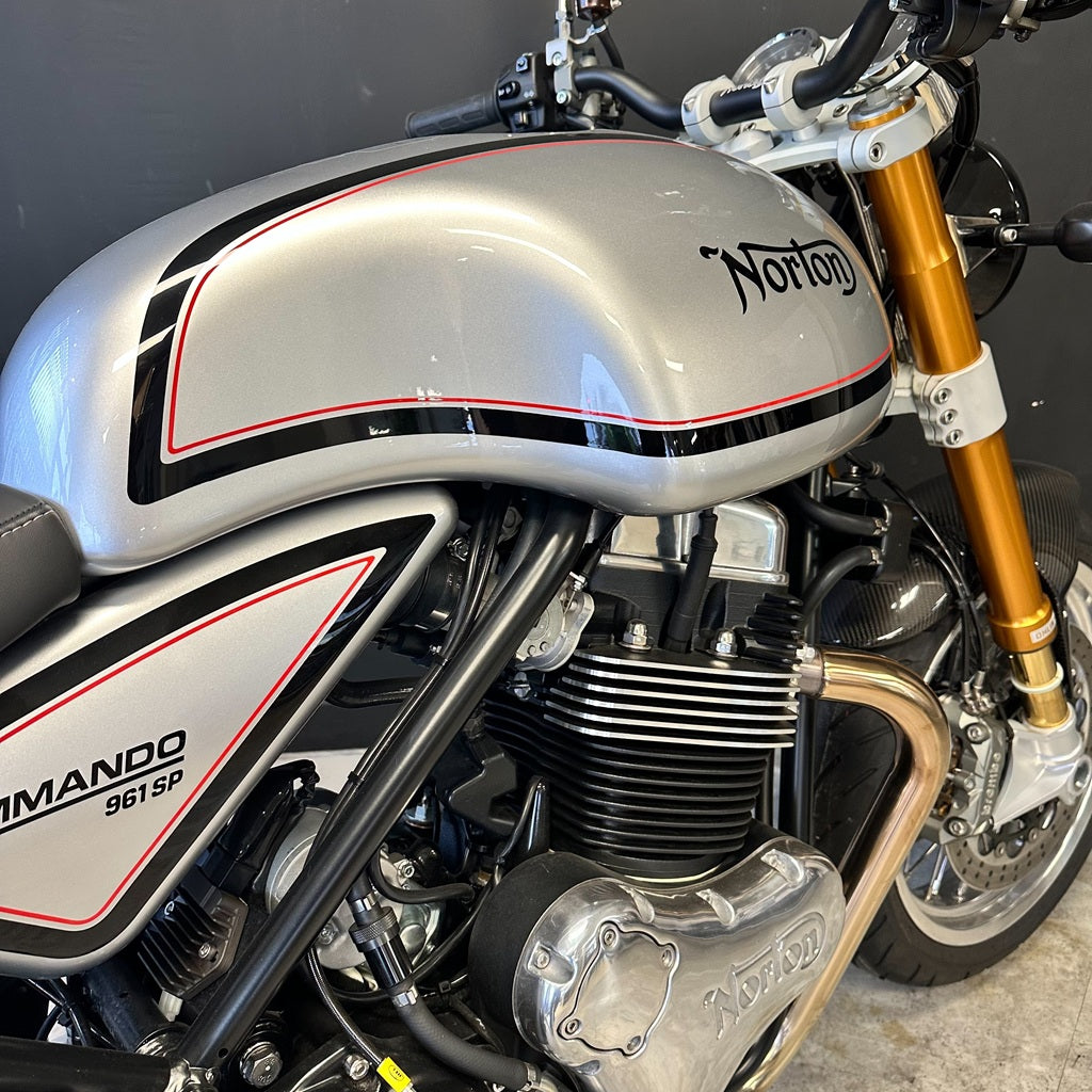 Norton Commando 961 SP - Manx Silver - Preloved
