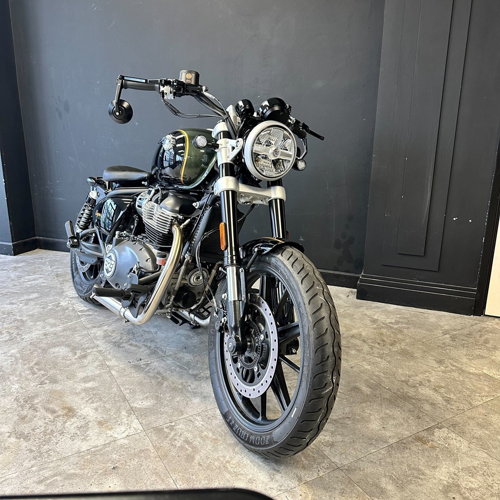 ROYAL ENFIELD - SUPER METEOR 650 CUSTOM BOBBER INTERSTELLER GREEN / BLACK / GOLD