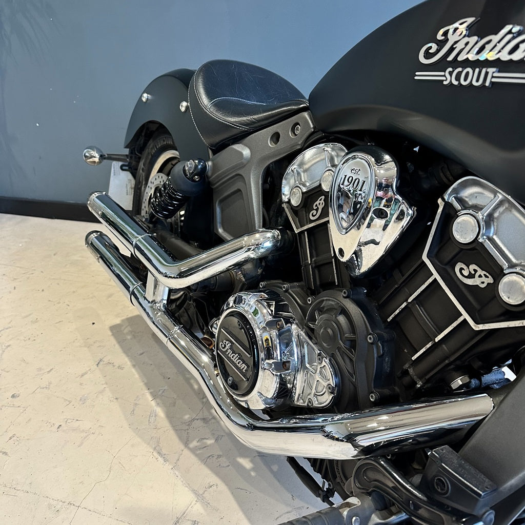 2017 INDIAN SCOUT PRELOVED - SMOKE BLACK WITH CRUSHER EXHAUST