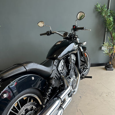 Indian Scout Classic -Gloss black - PreLoved