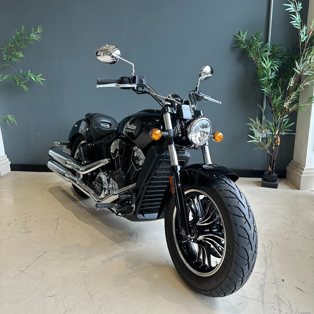 Indian Scout Classic -Gloss black - PreLoved