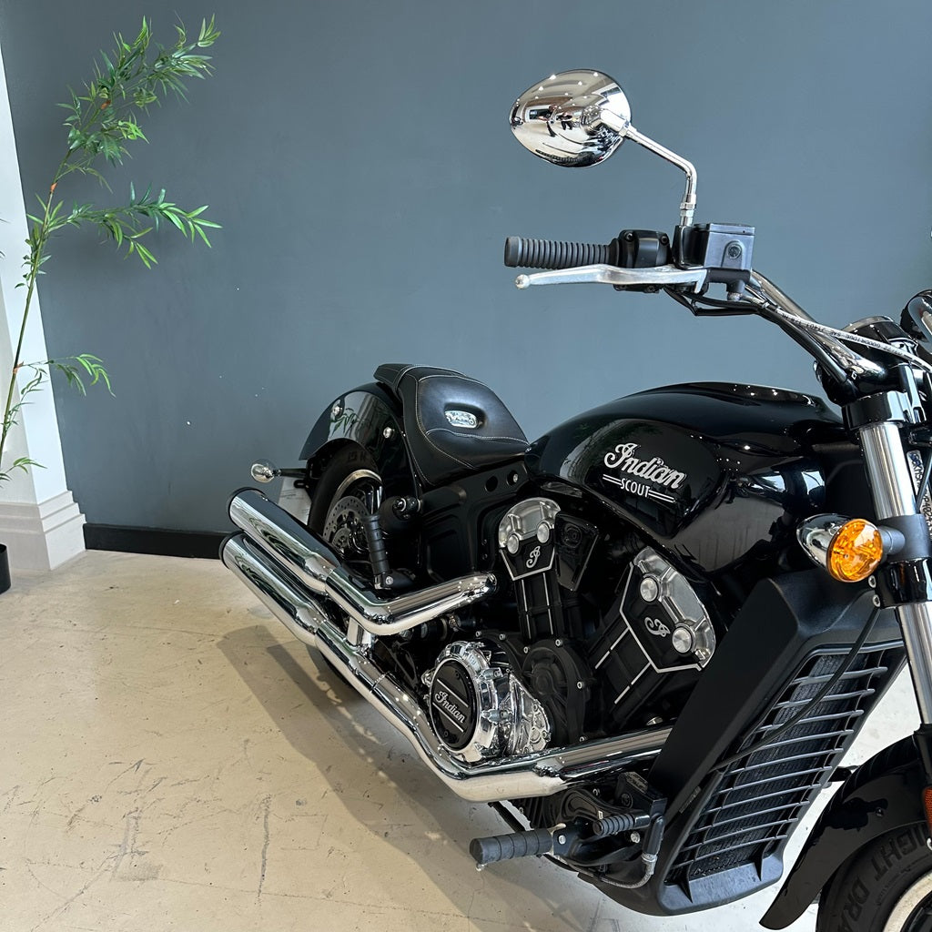 Indian Scout Classic -Gloss black - PreLoved