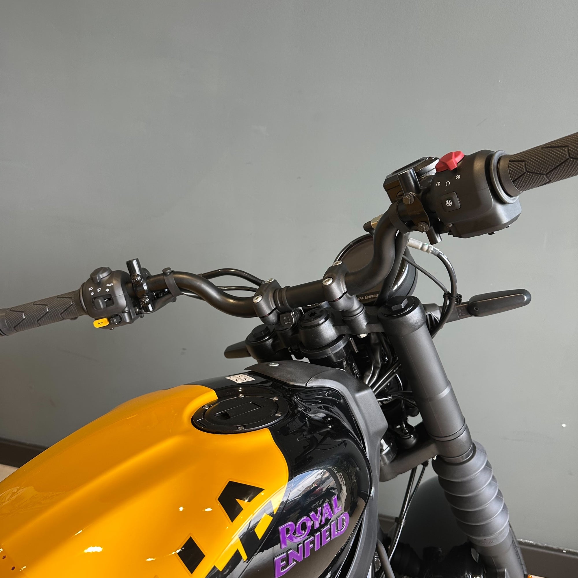 Royal Enfield Guerrilla 450 - Yellow Ribbon