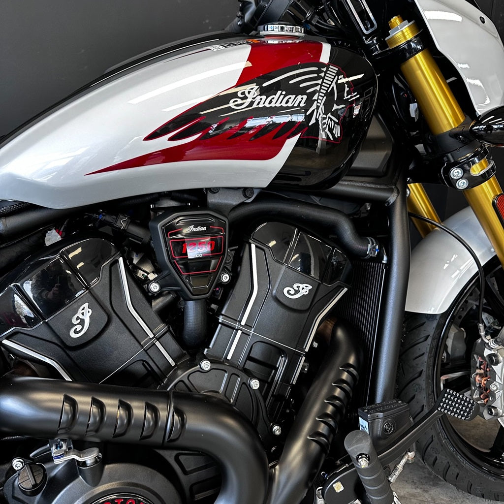 2025 Indian Scout 101 – GHOST WHITE