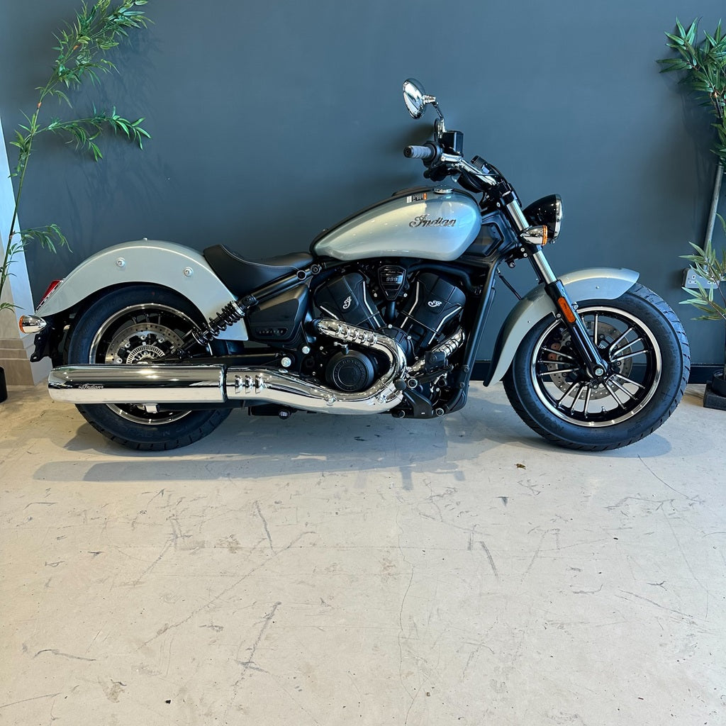 2025 INDIAN SCOUT SIXTY CLASSIC LIMITED - FROST SILVER